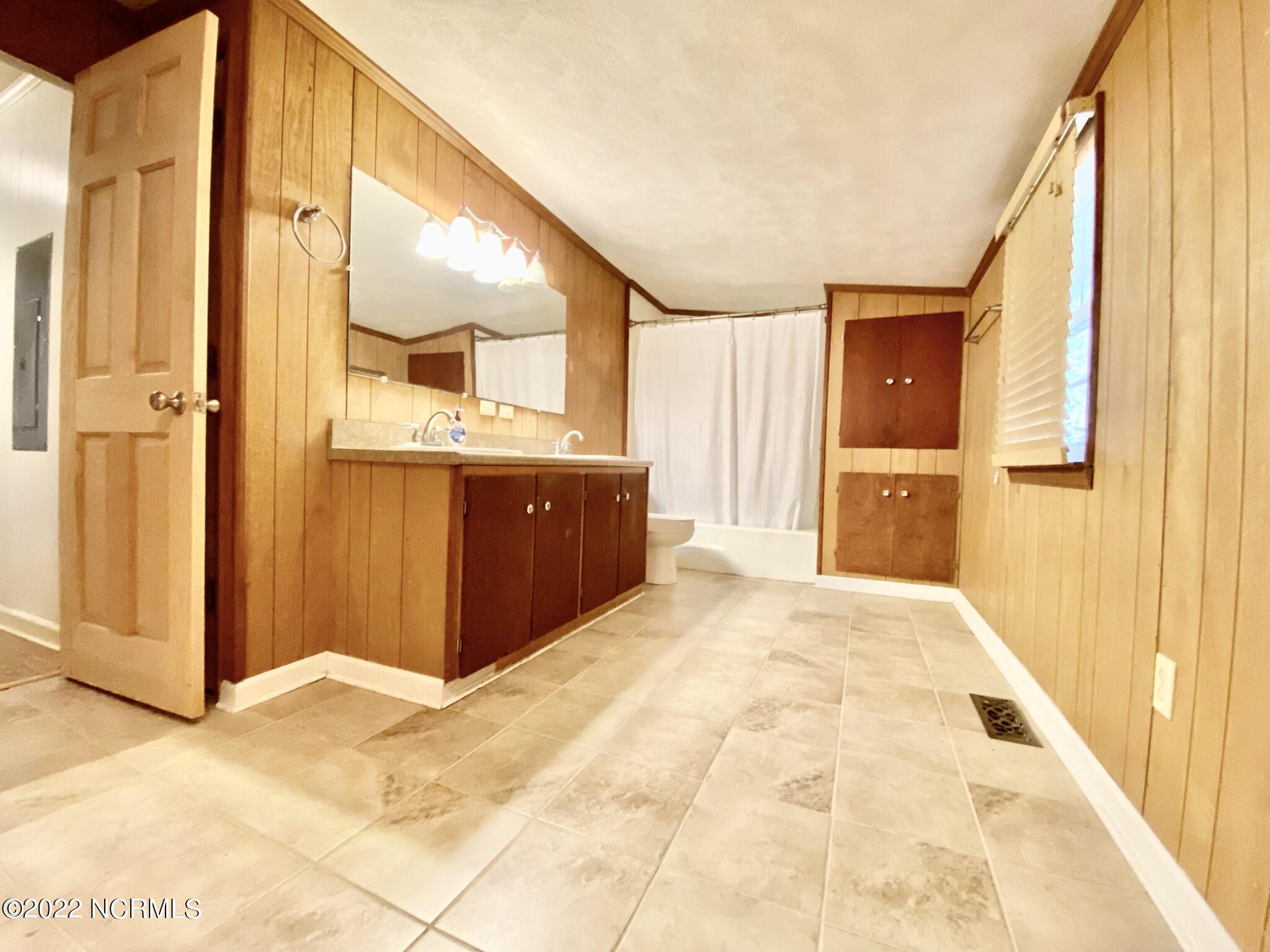 100523296 | Photo 13