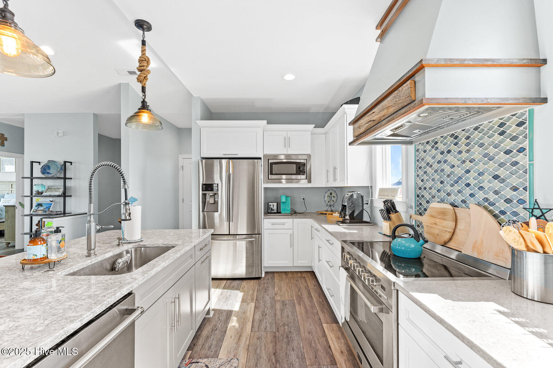 100538043 | Photo 11