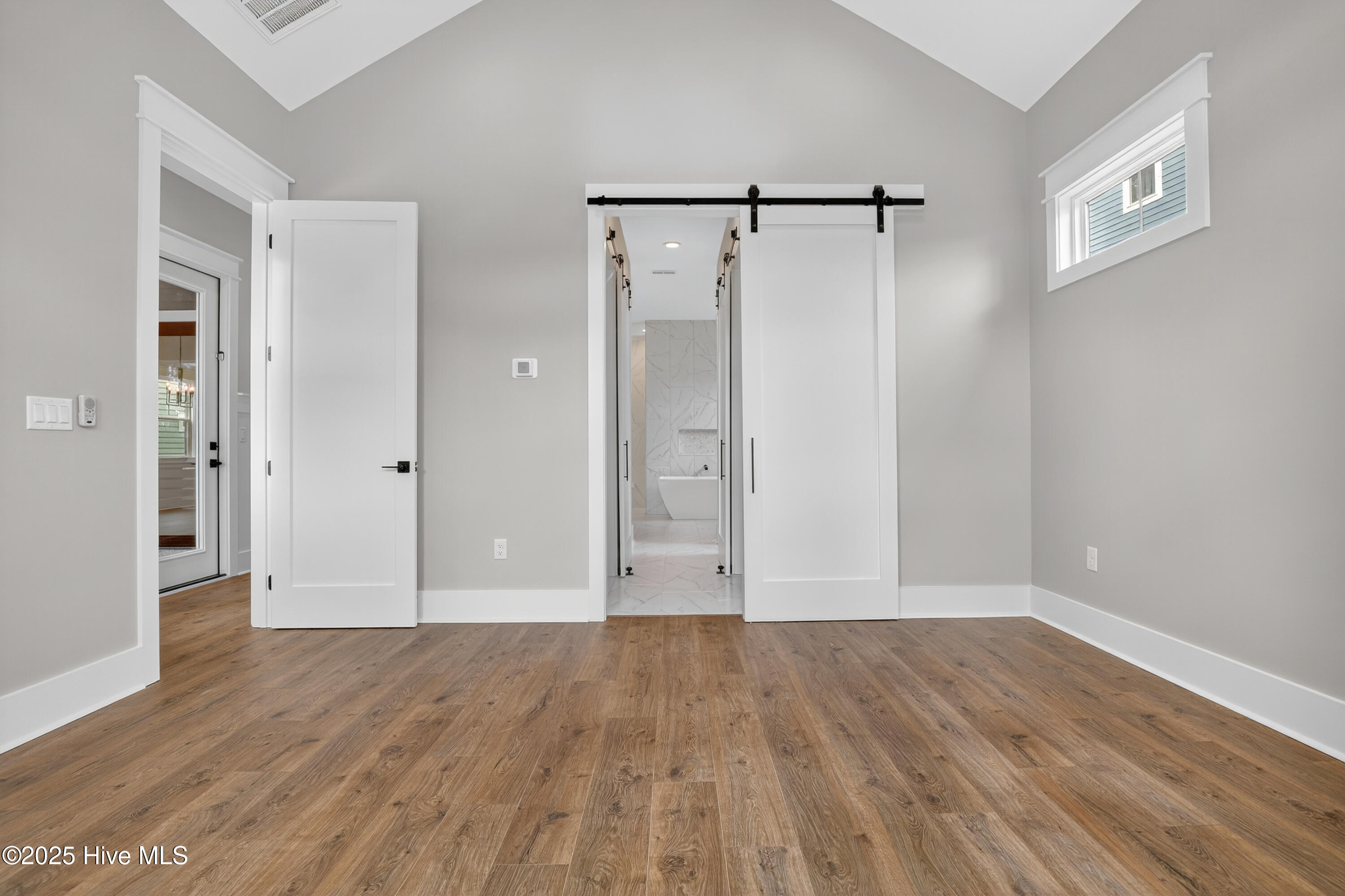 100546984 | Photo 22