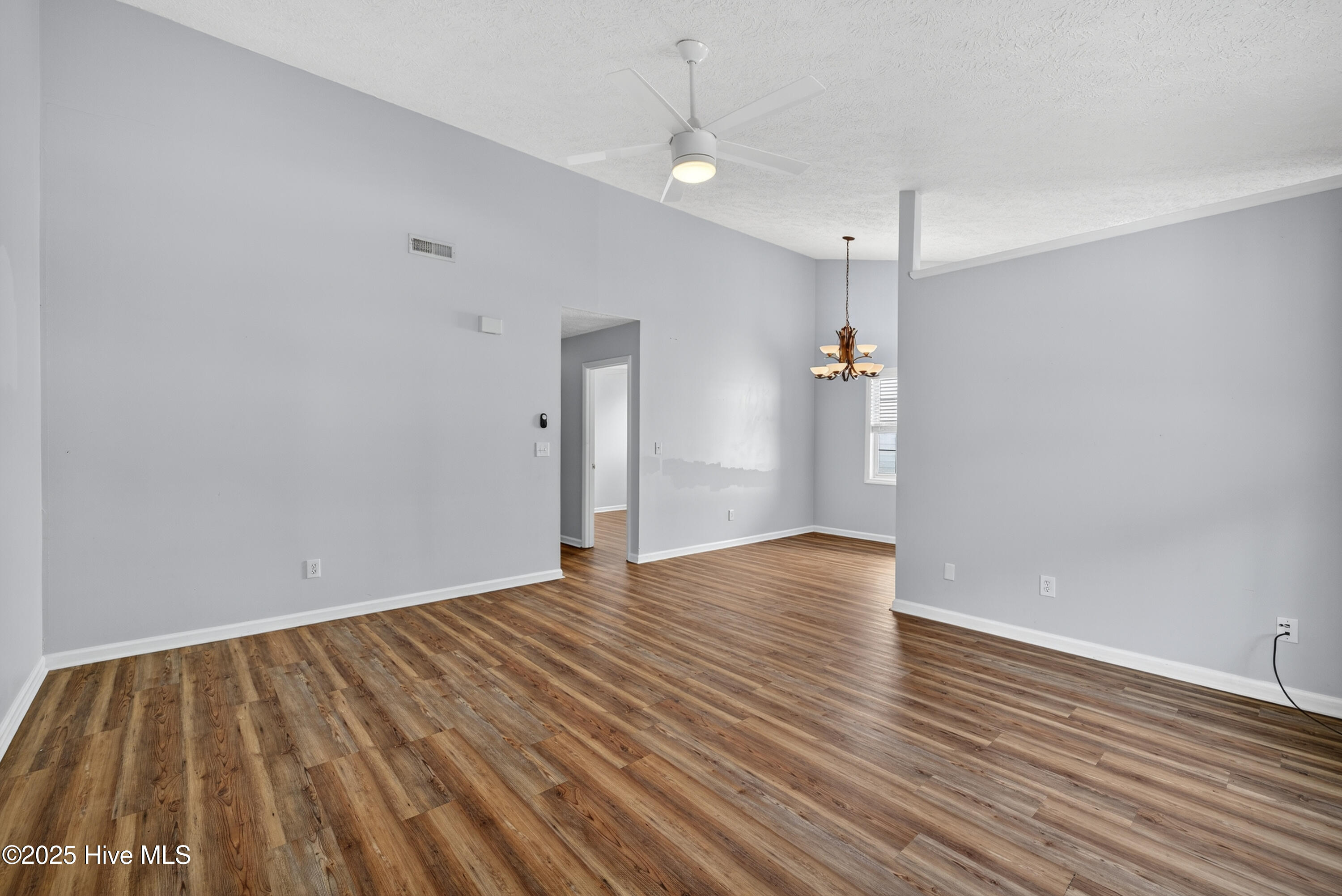 716 Varsity Drive, Wilmington, NC 28403 – photo 7: Living Room