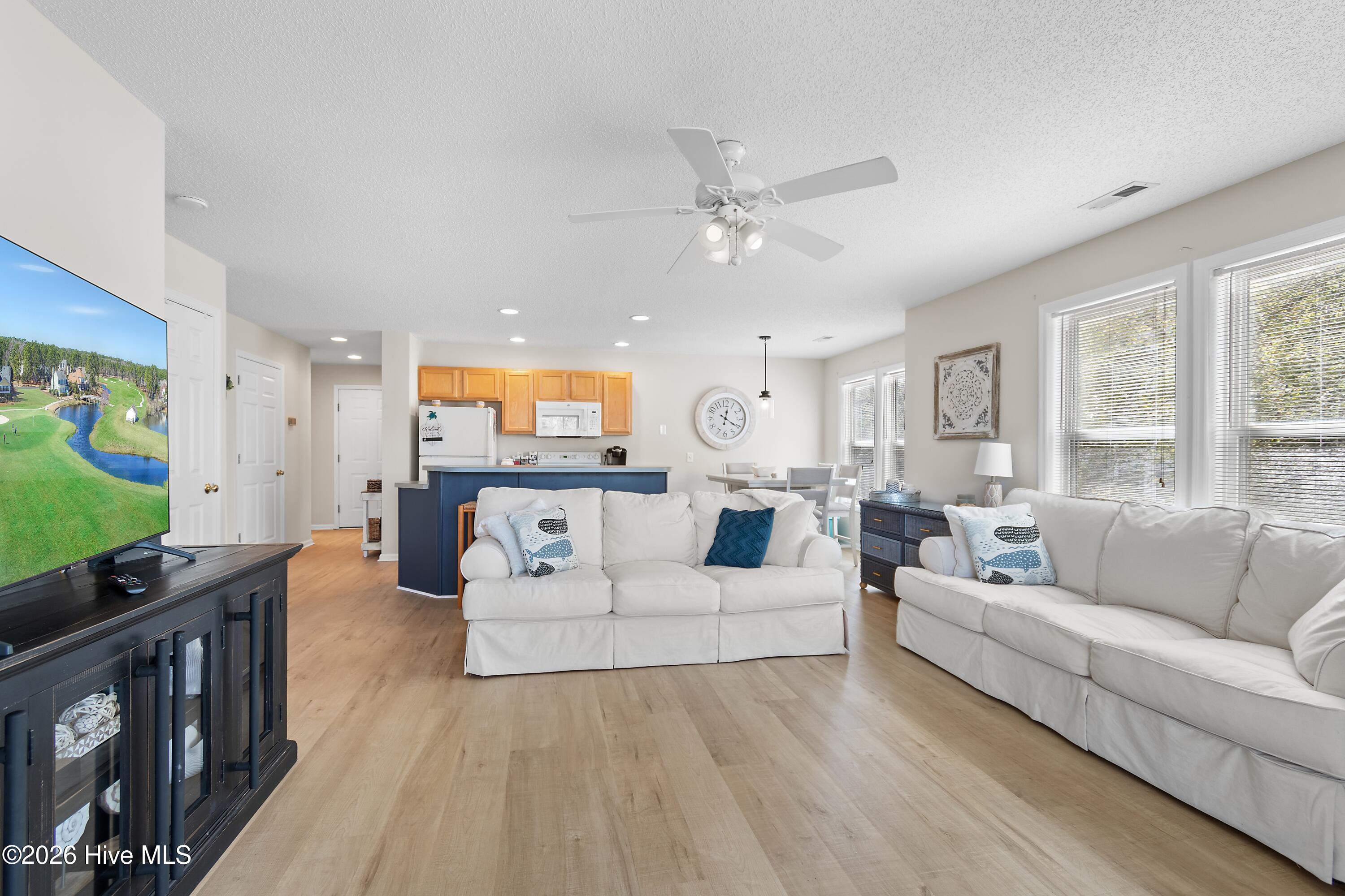 100563960 | Photo 10