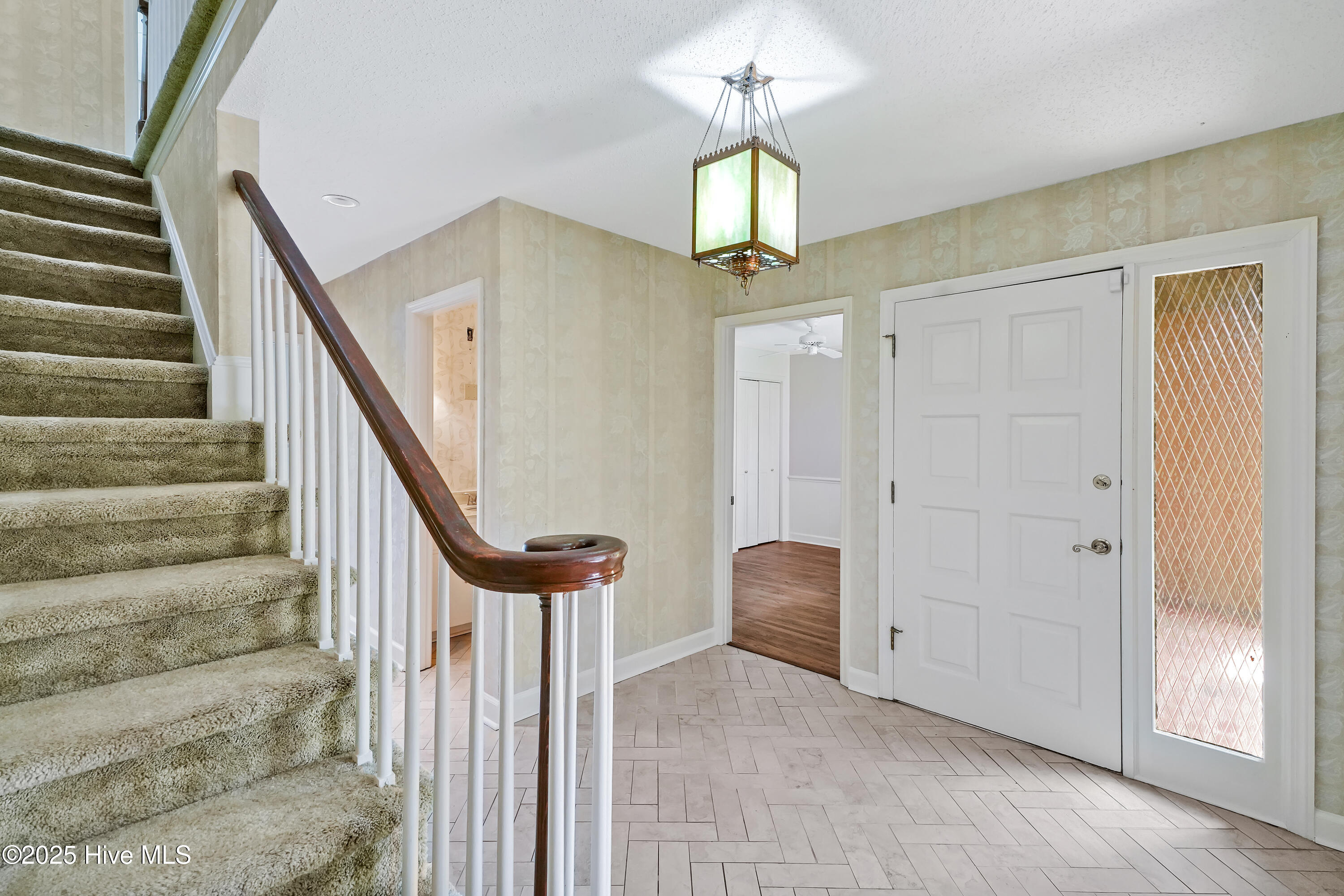 906RobertELeeDrive-6