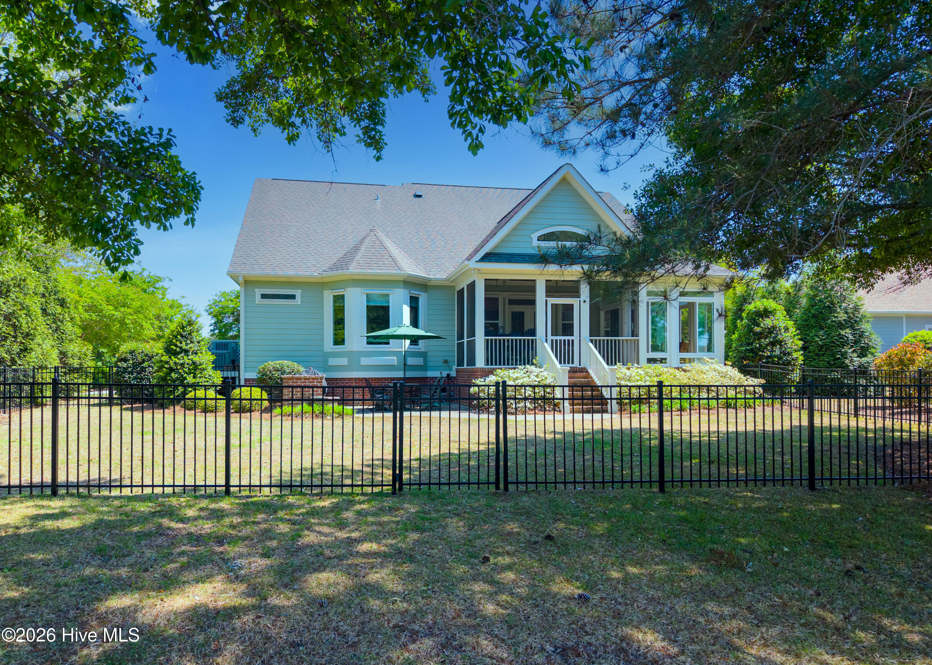 100569454 | Photo 65