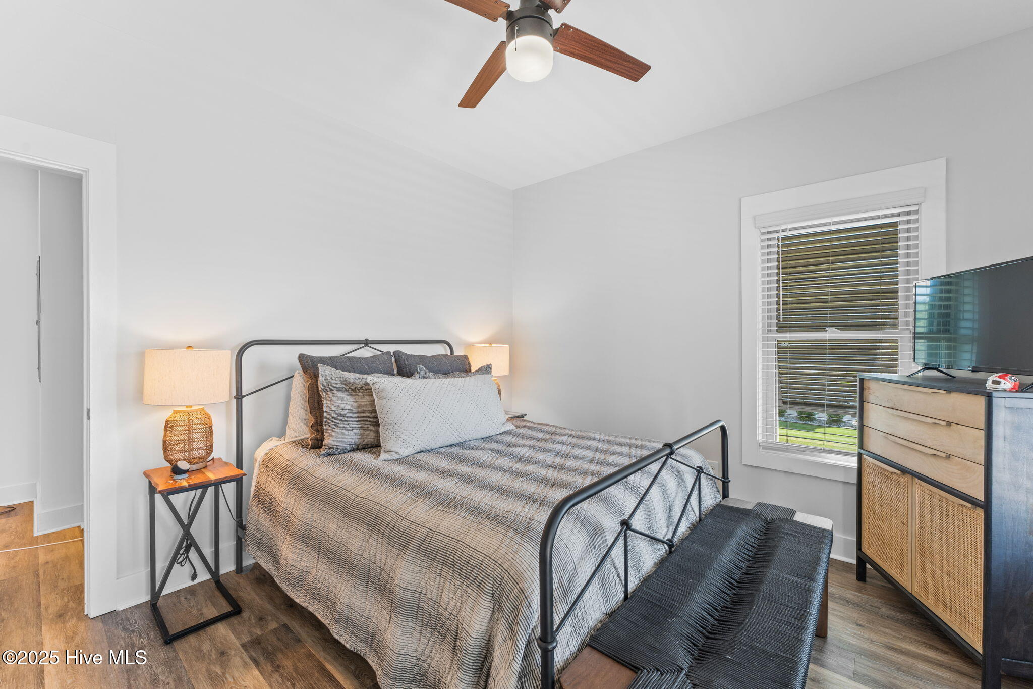 100514865 | Photo 44