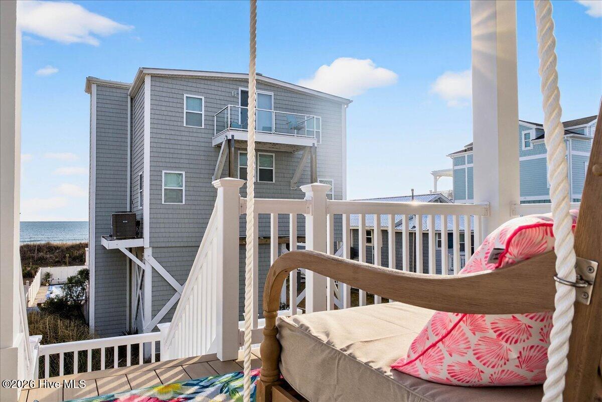 100543299 | Photo 76