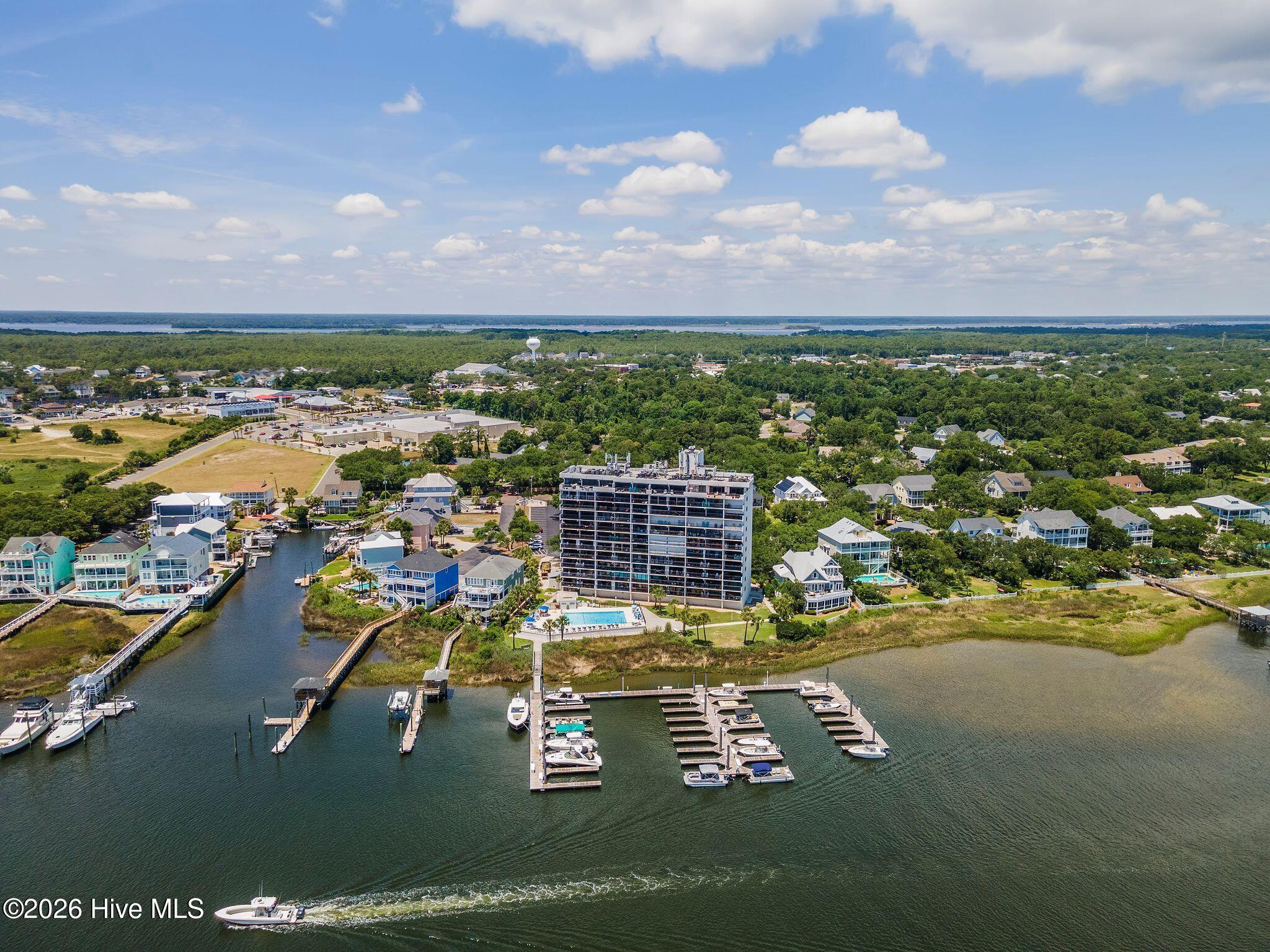 100560958 | Photo 38