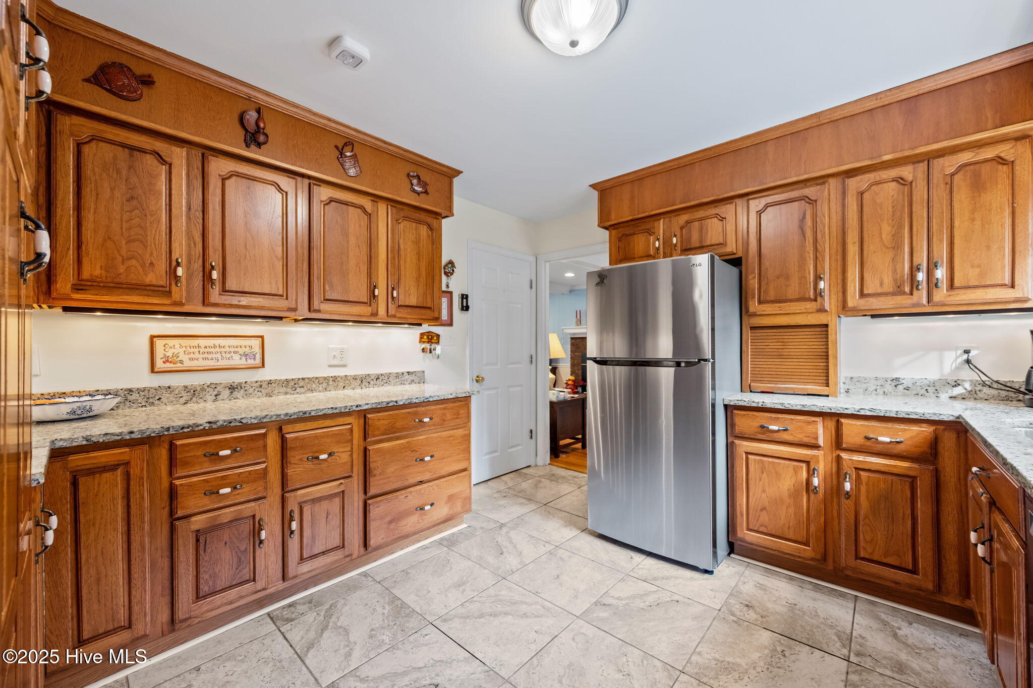 521 University Drive, Jacksonville, NC 28546 – photo 14: 29-web-or-mls-_RAD5972