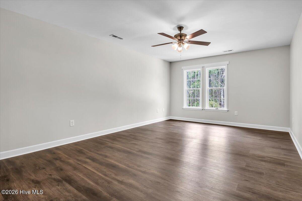 100565952 | Photo 25