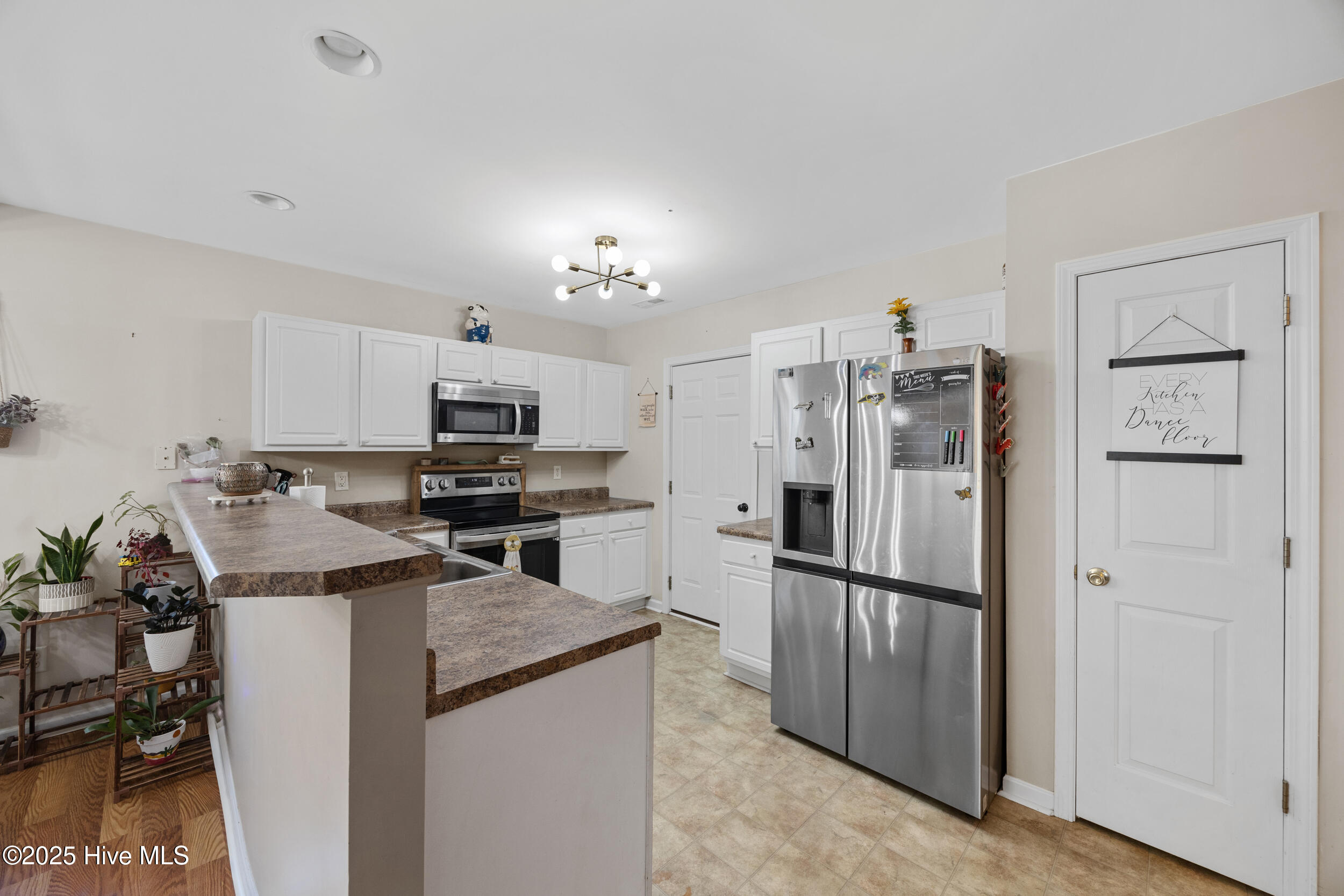 100532687 | Photo 10