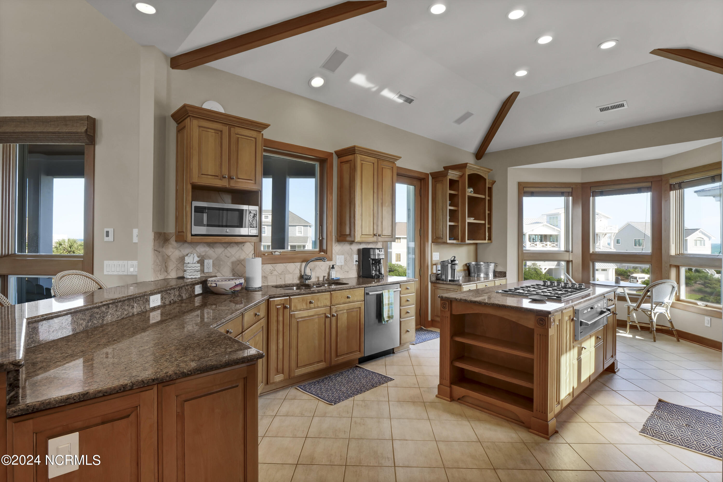 100492123 | Photo 11