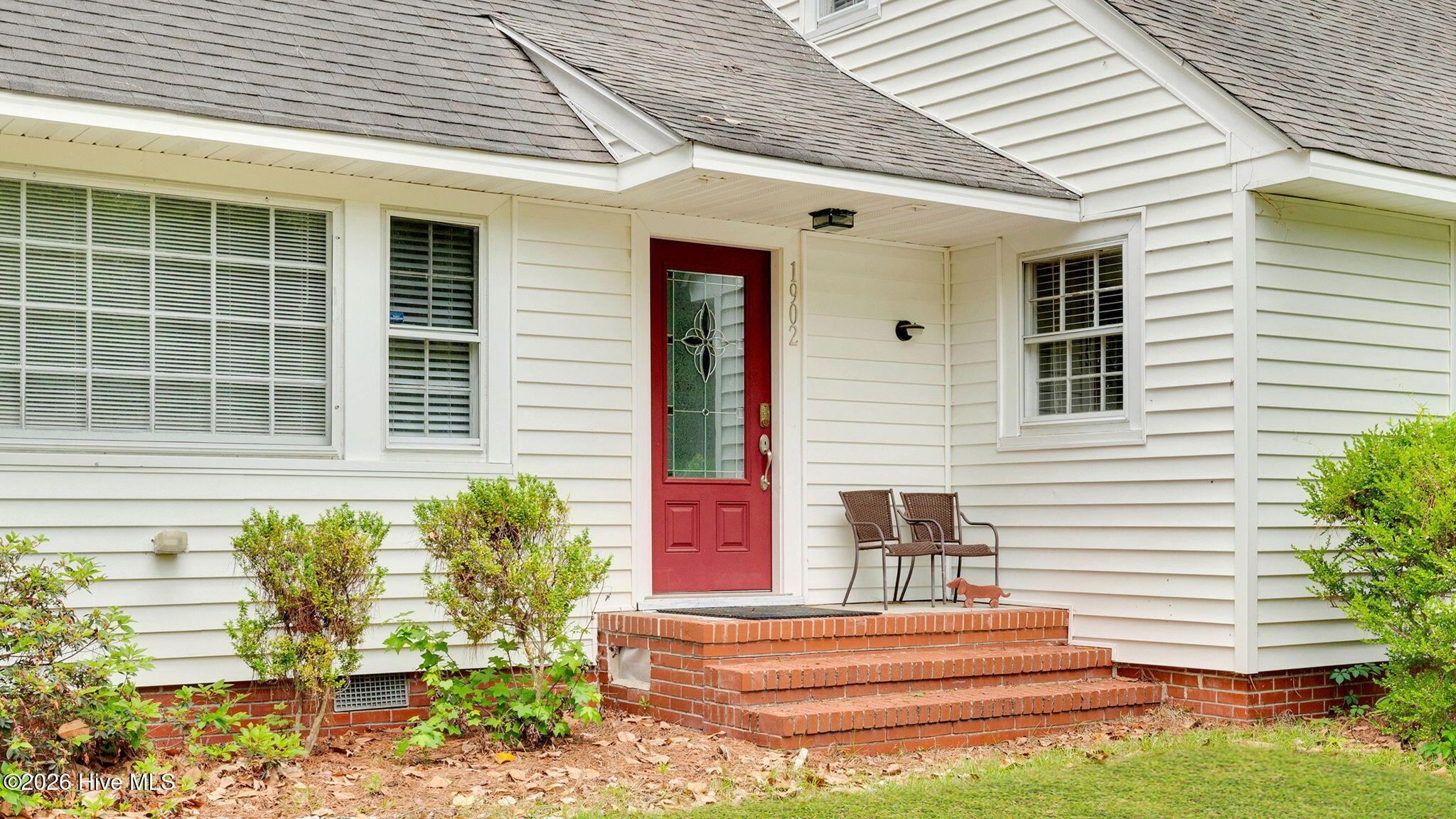 8-web-or-mls-1902 Sherwood Drive-7