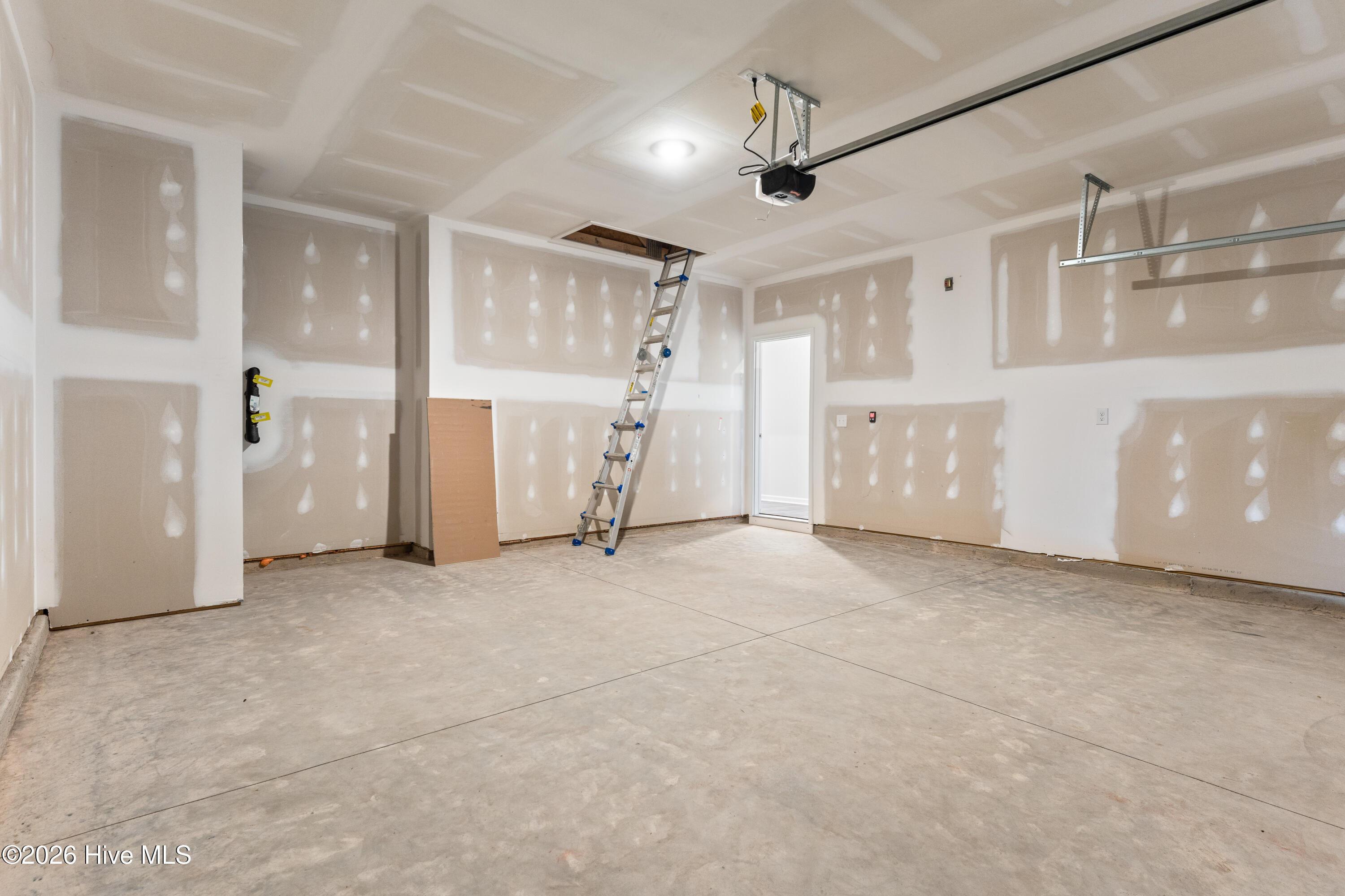 100565512 | Photo 32