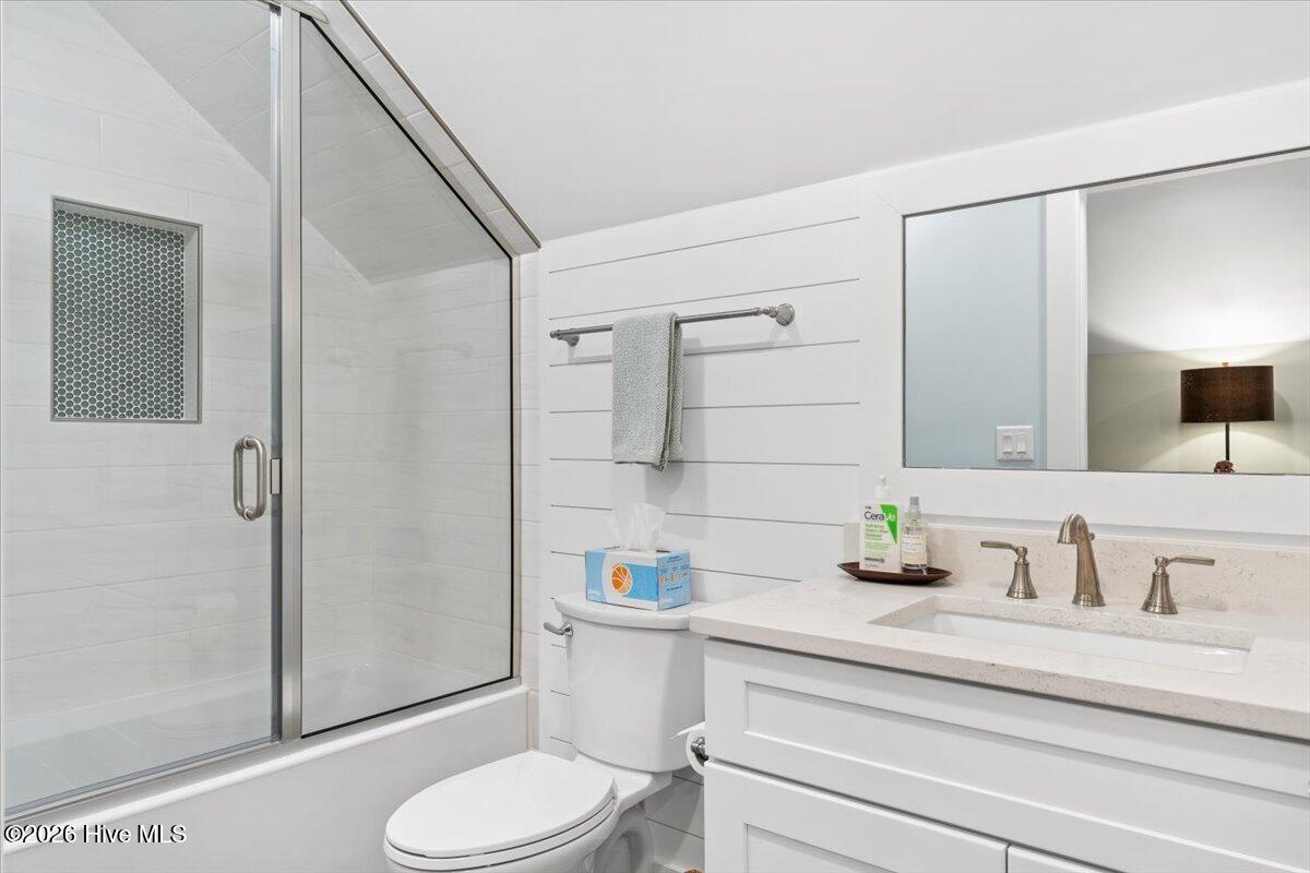 100547880 | Photo 38