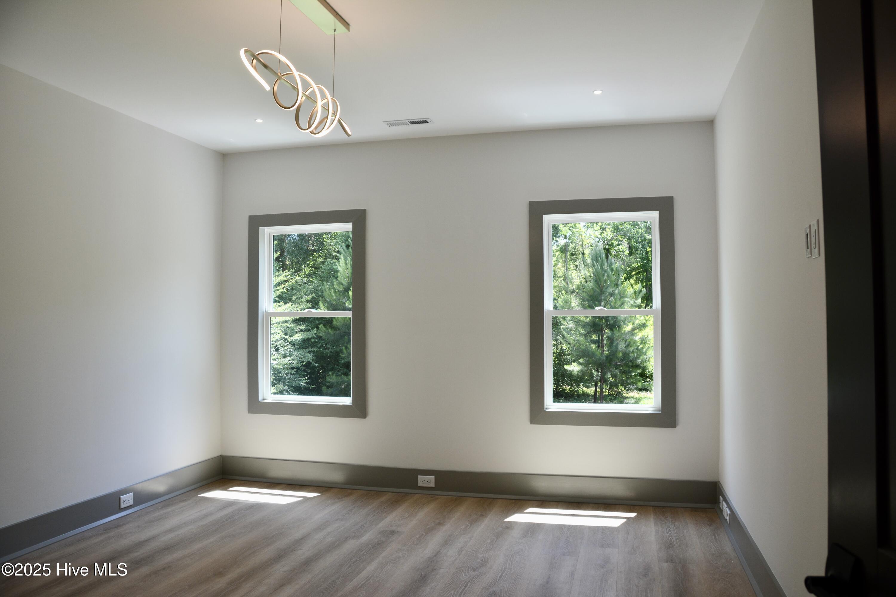 100508502 | Photo 35