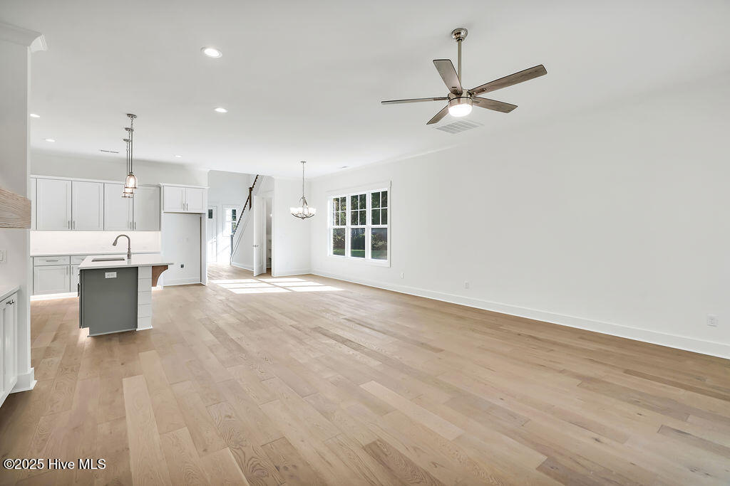 100516438 | Photo 15