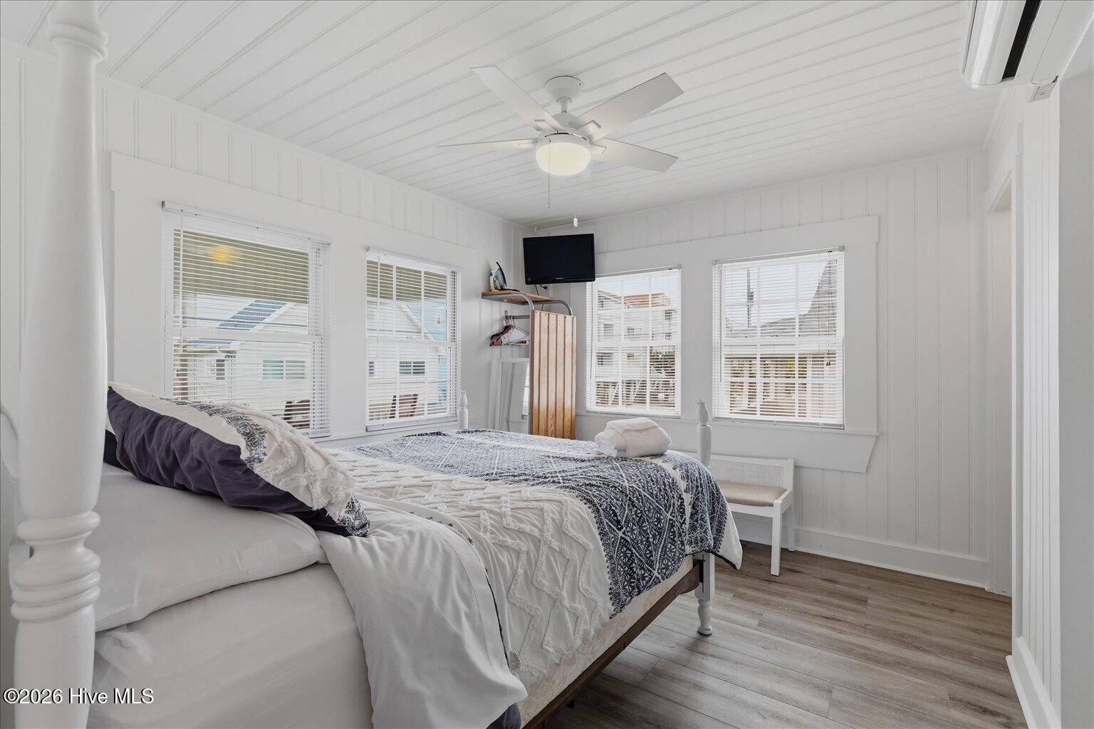 100570528 | Photo 27