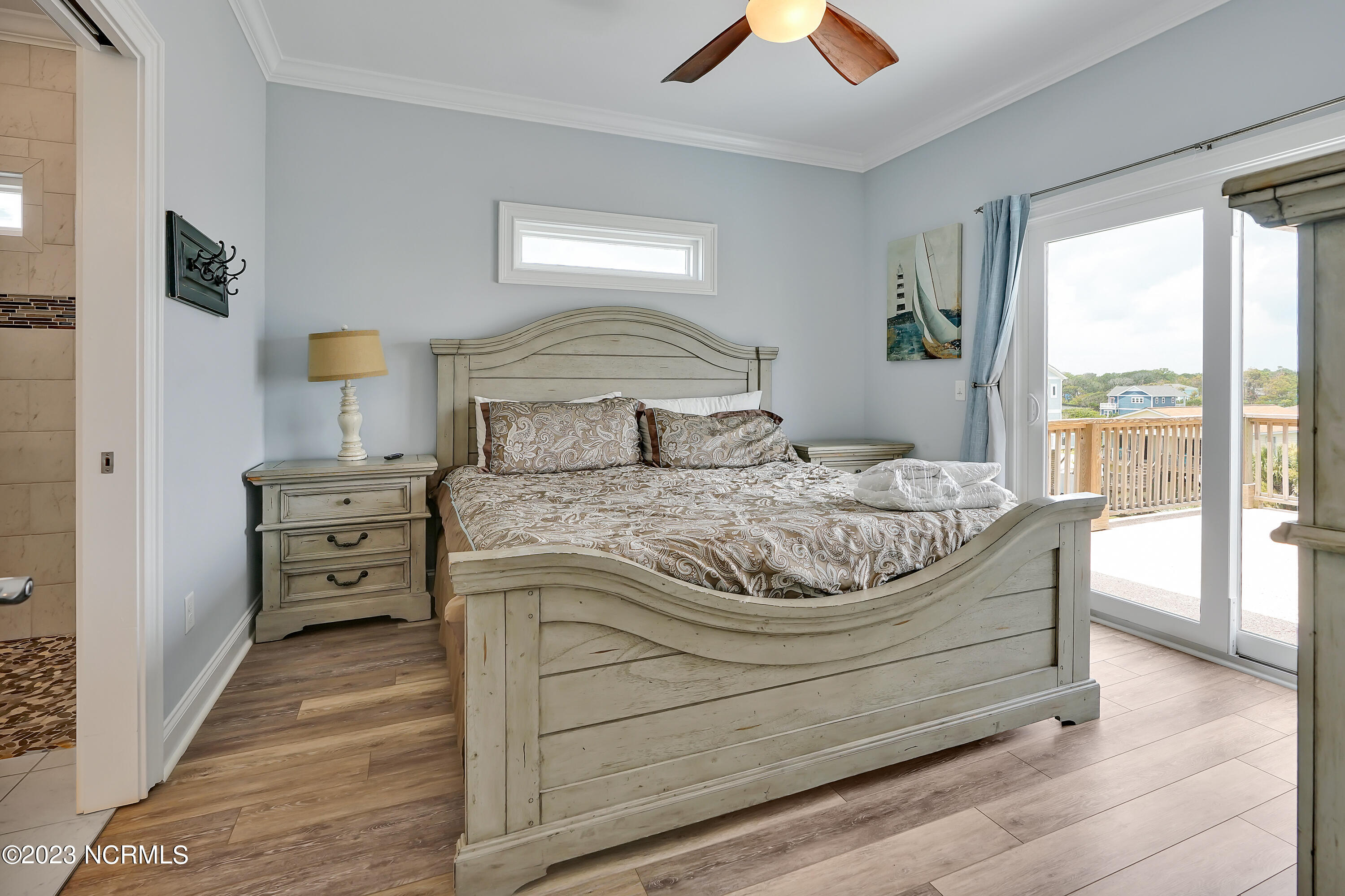 100558730 | Photo 10