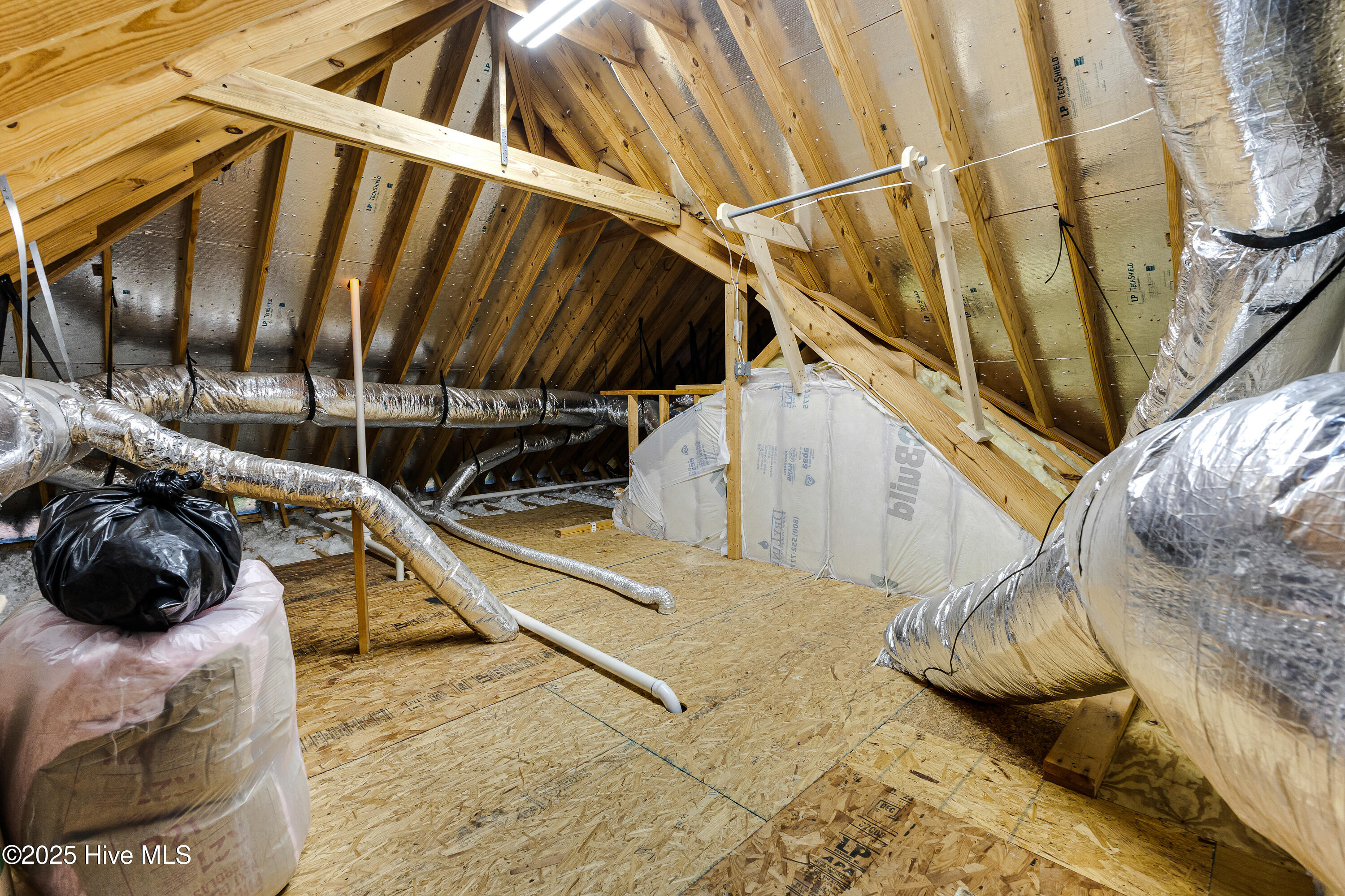 100519190 | Photo 33