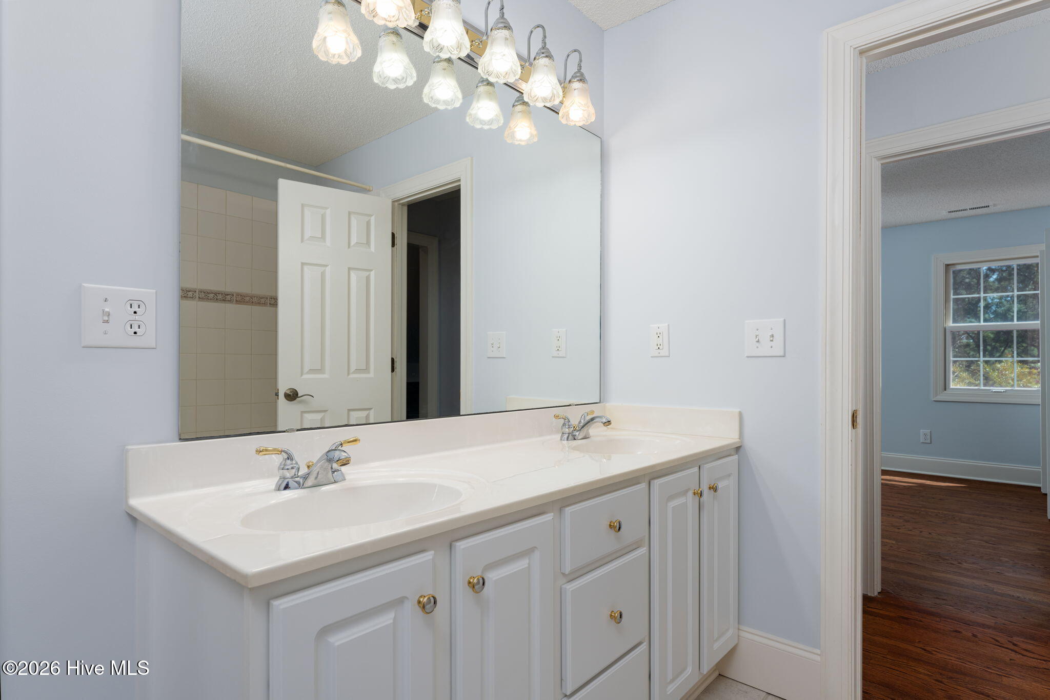 100552056 | Photo 40