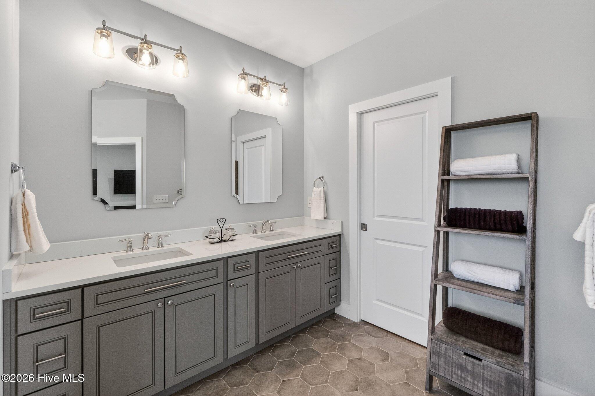 100561460 | Photo 26