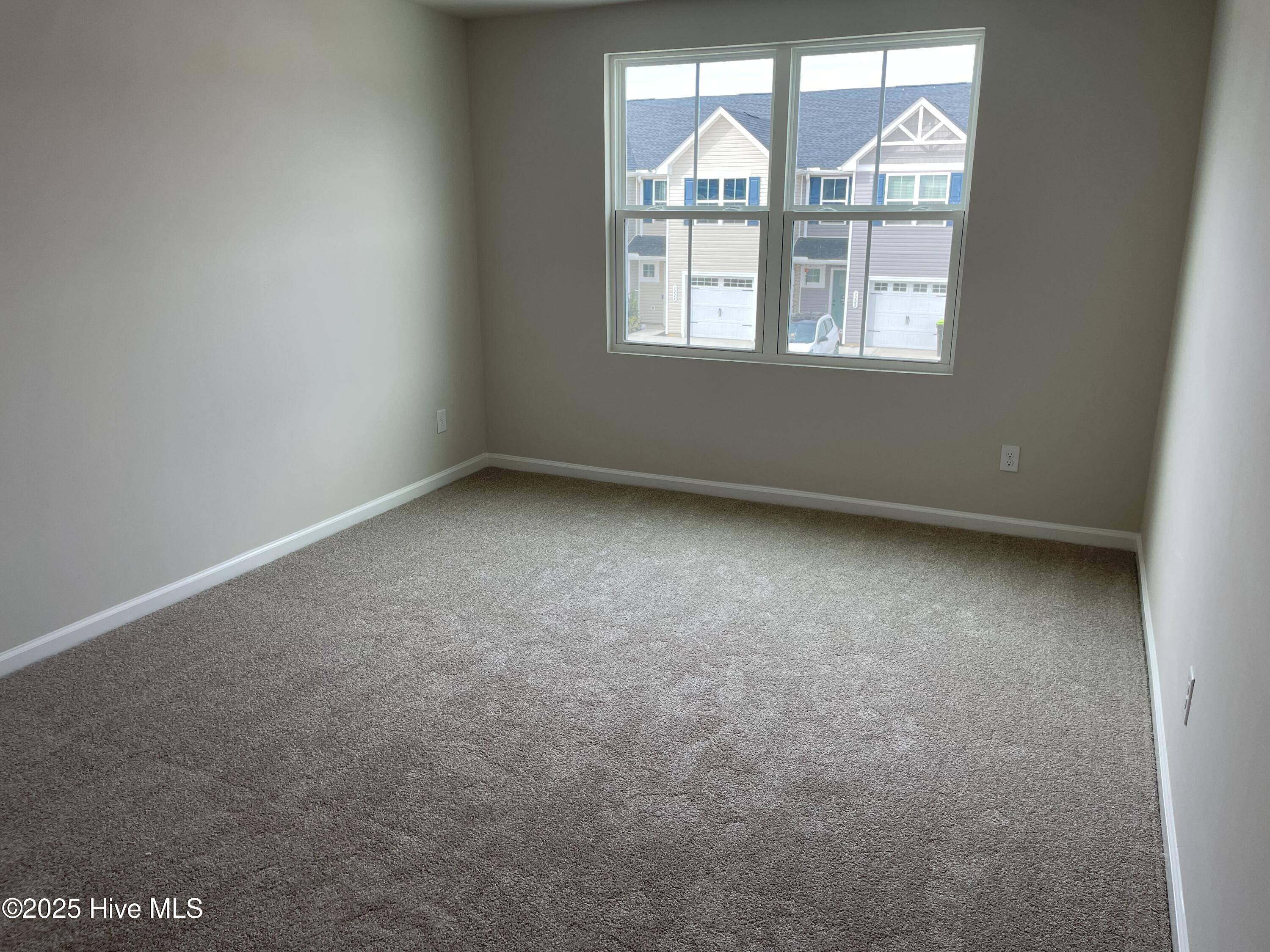 100536025 | Photo 12