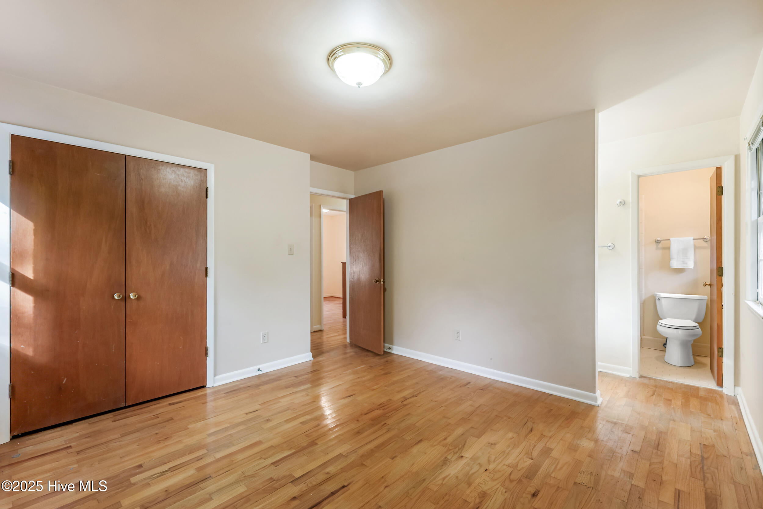 100533068 | Photo 19