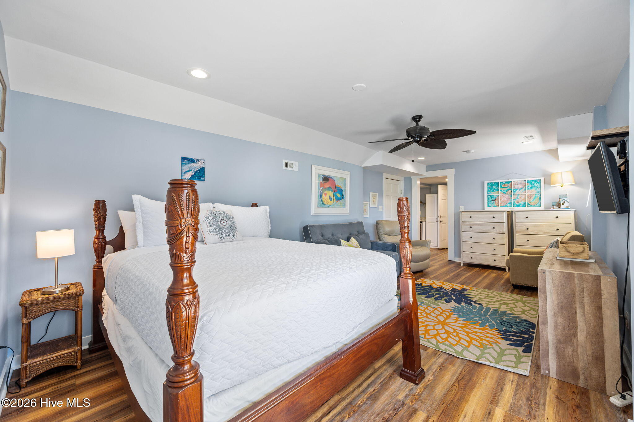 100569093 | Photo 47