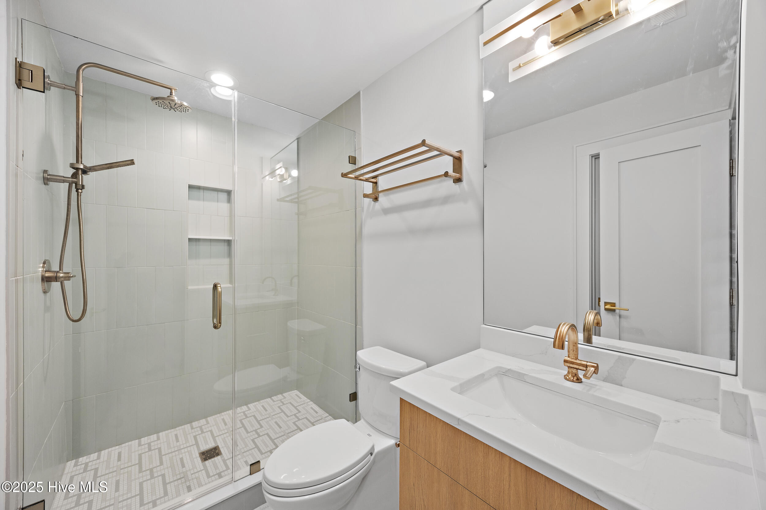 100537056 | Photo 43