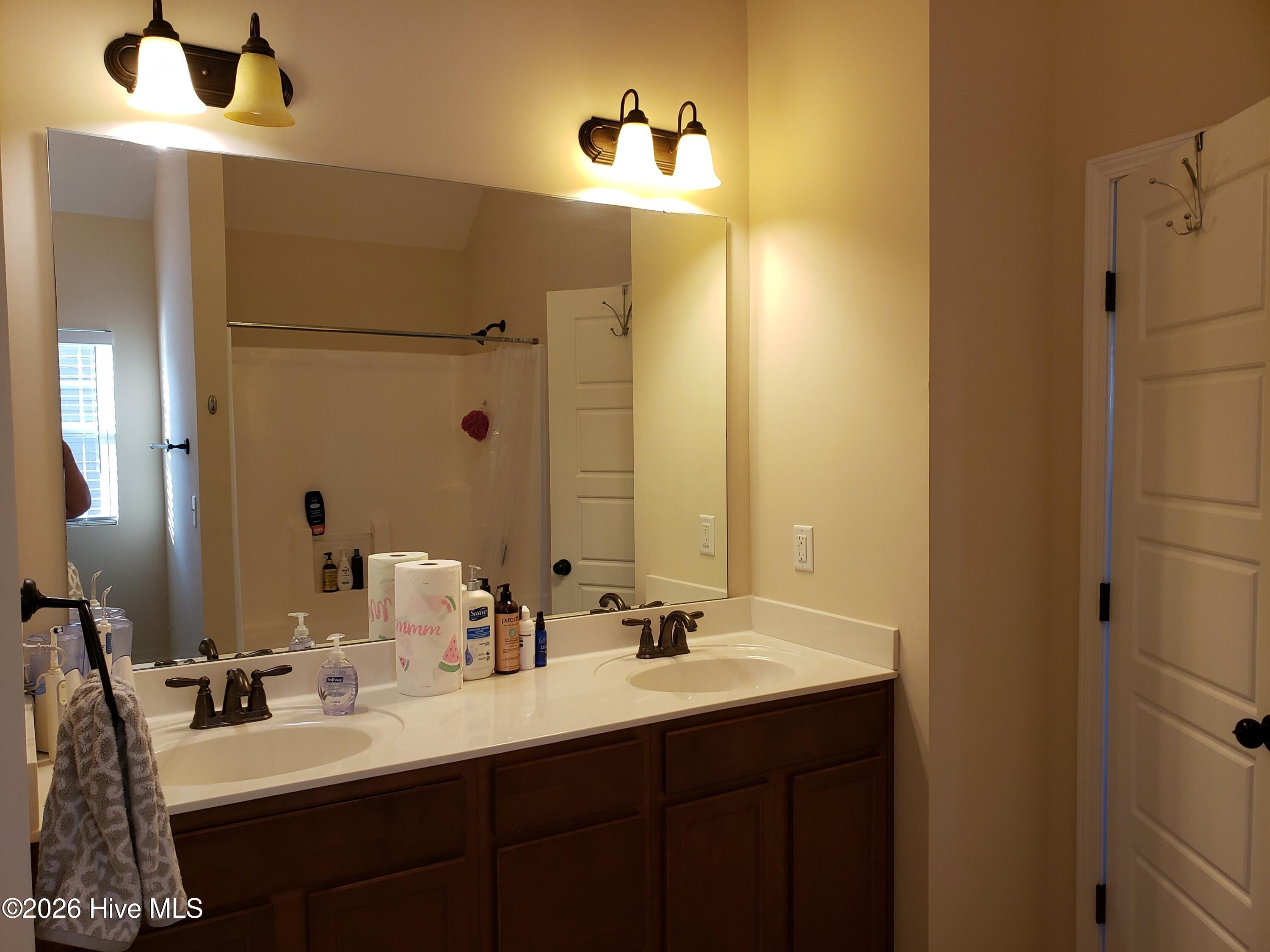 100569044 | Photo 22