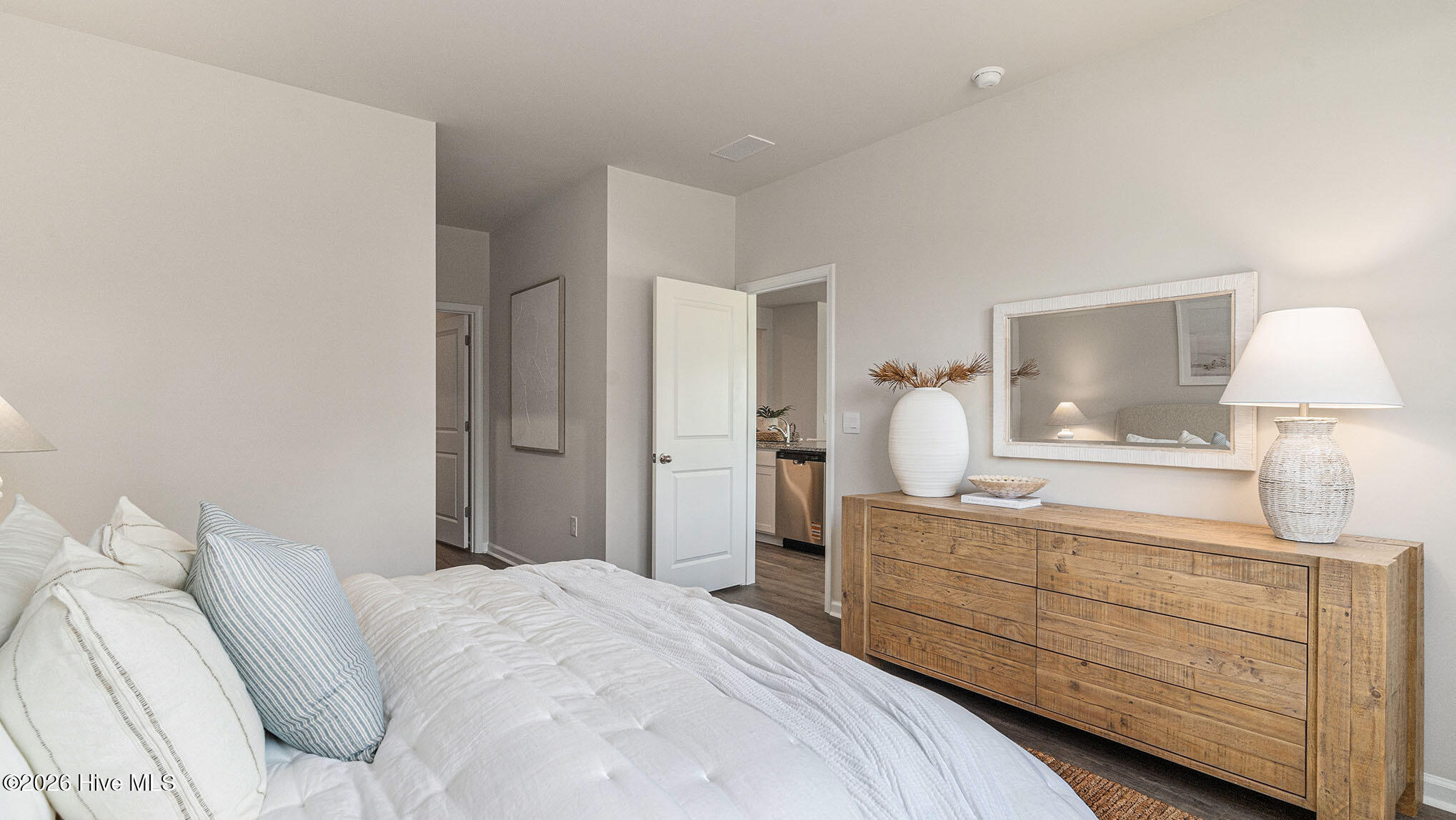 100548930 | Photo 17