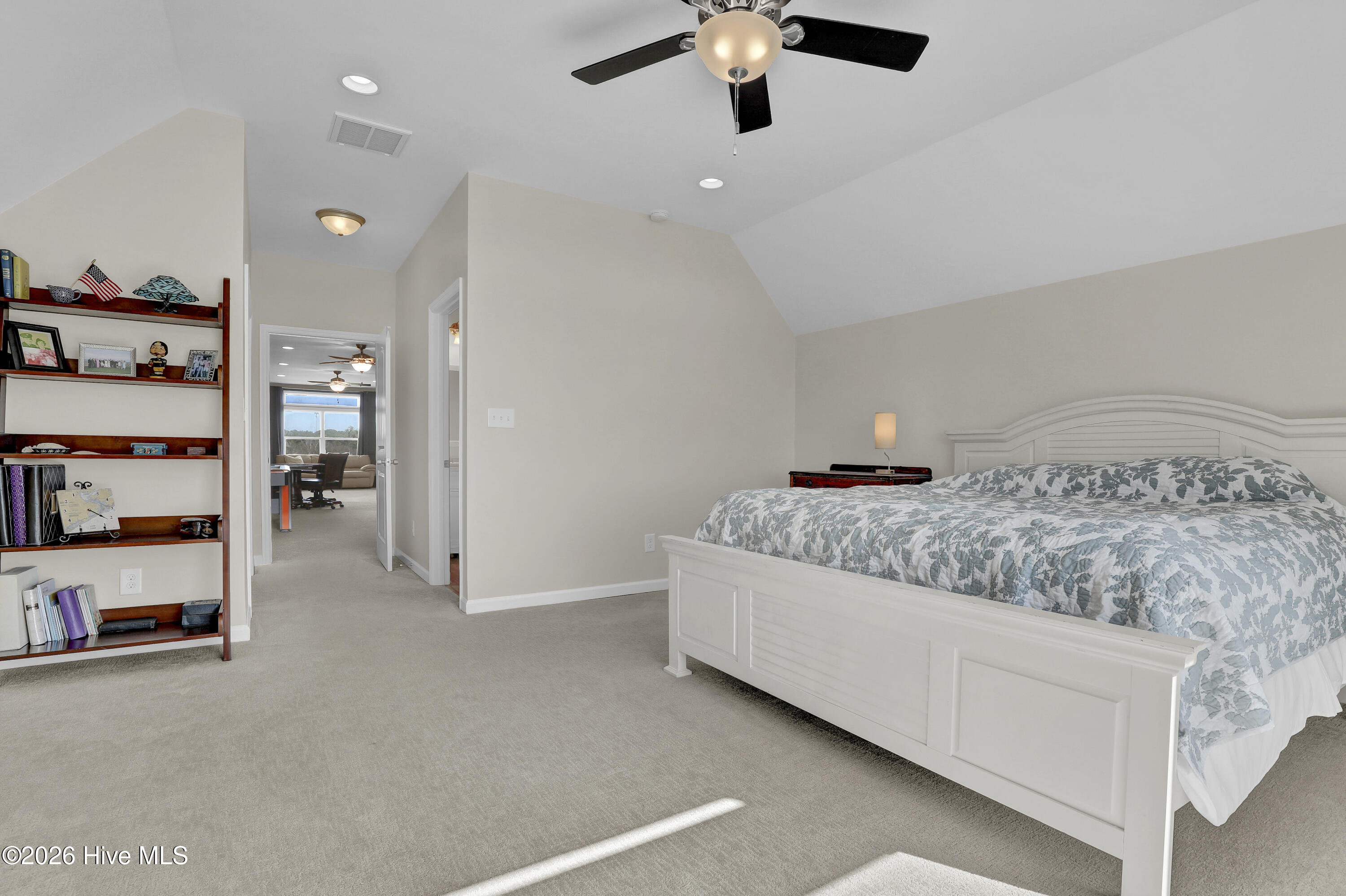 100562204 | Photo 37