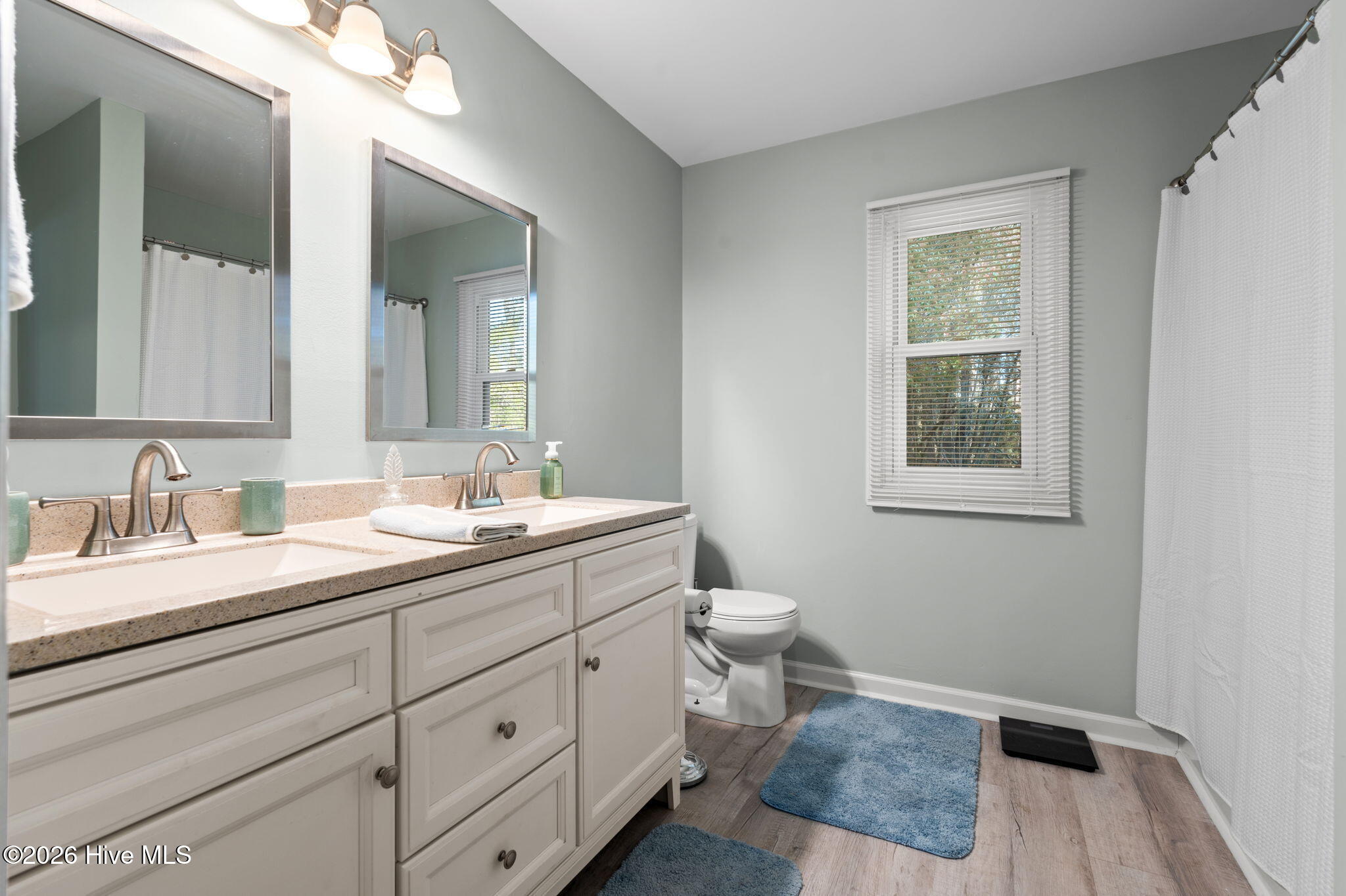 100563961 | Photo 18