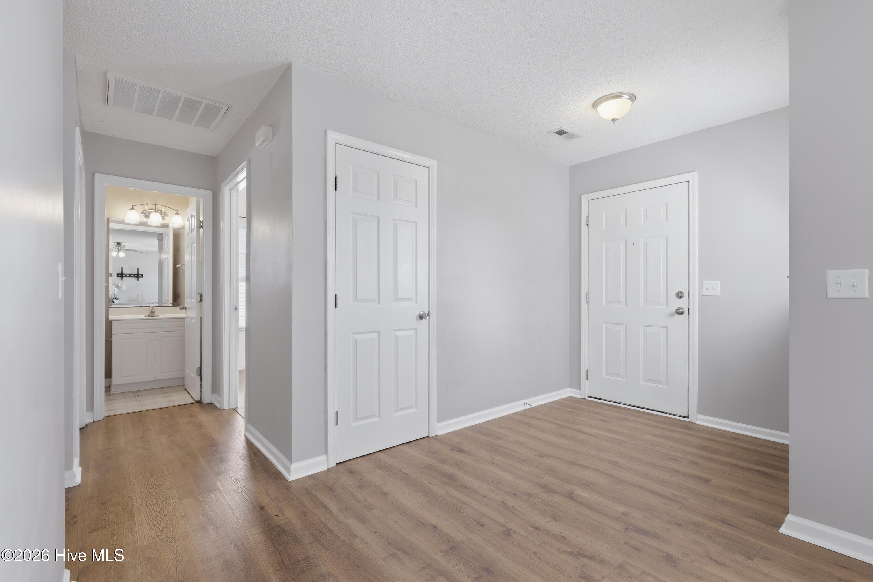 100562580 | Photo 18