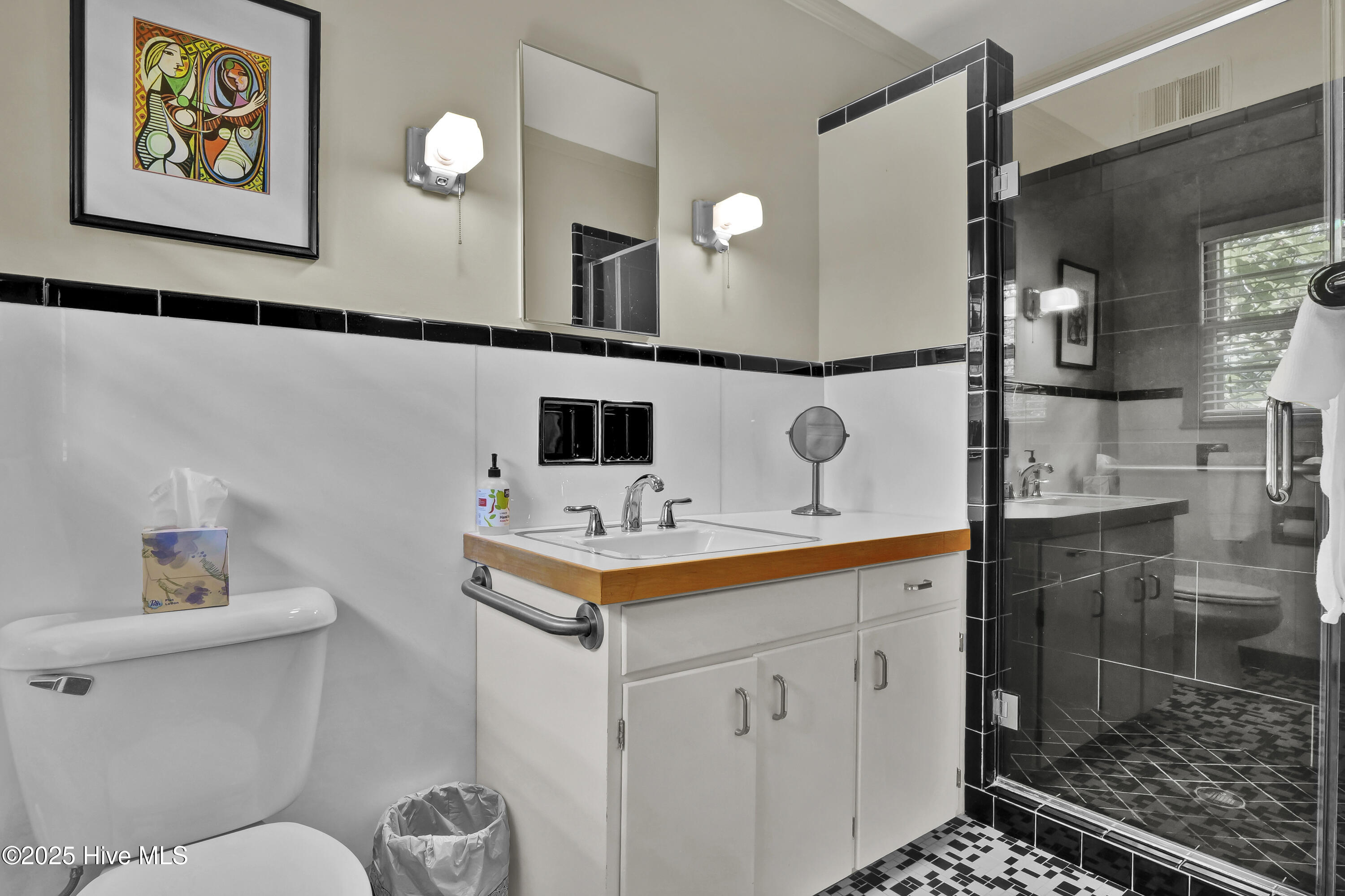 100522690 | Photo 28