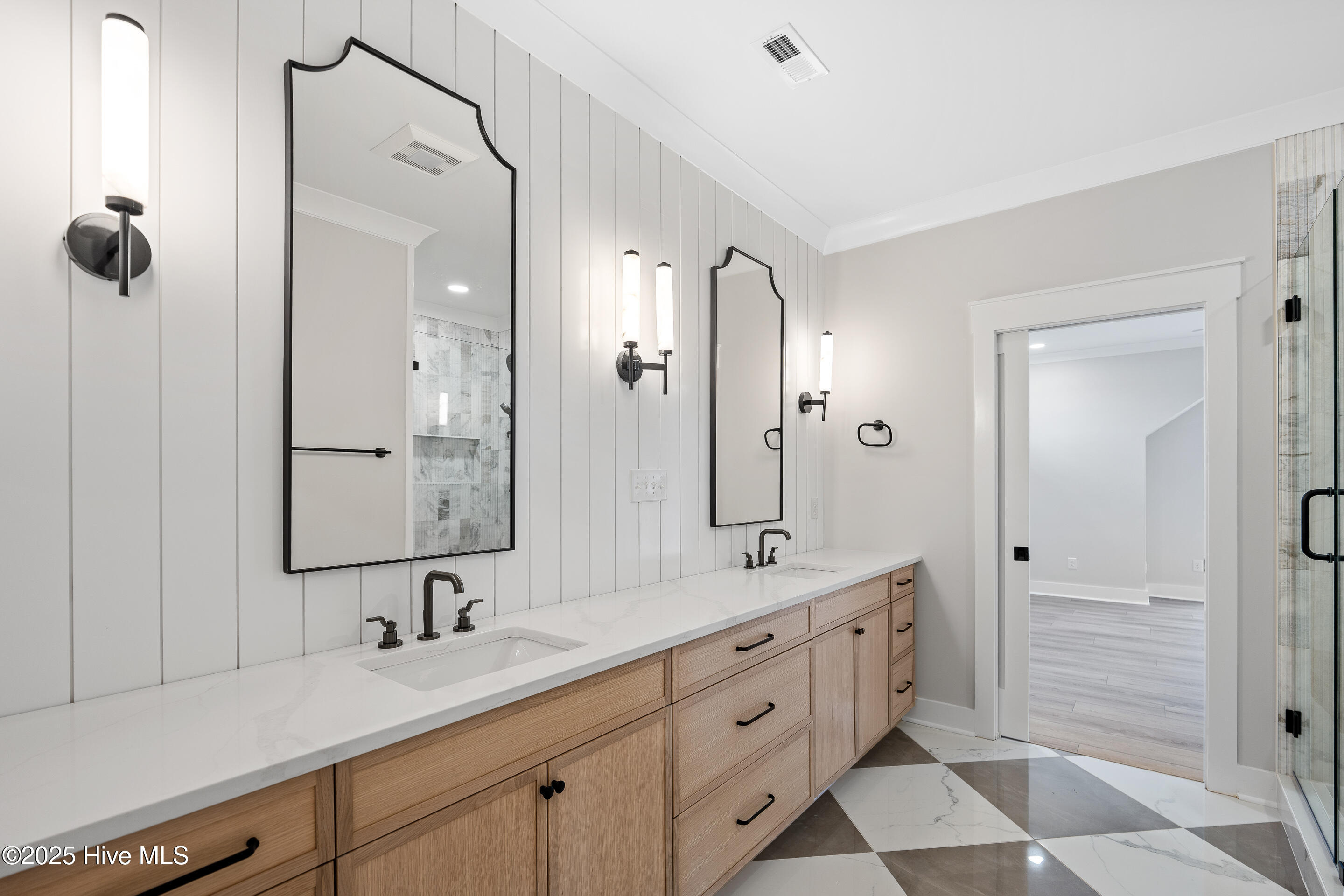 100525288 | Photo 59