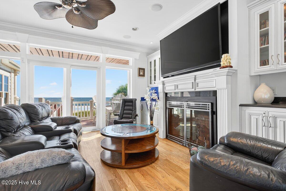 100538364 | Photo 33