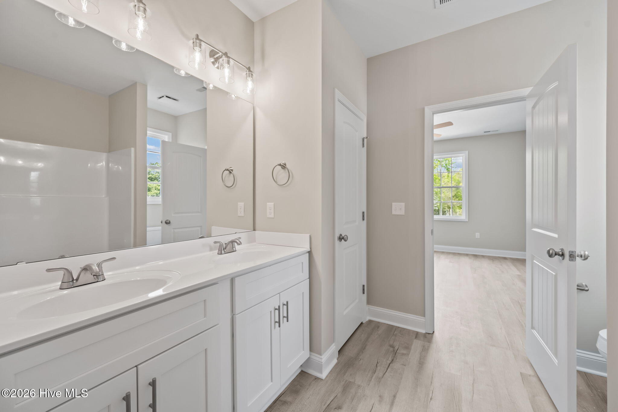 100550226 | Photo 11