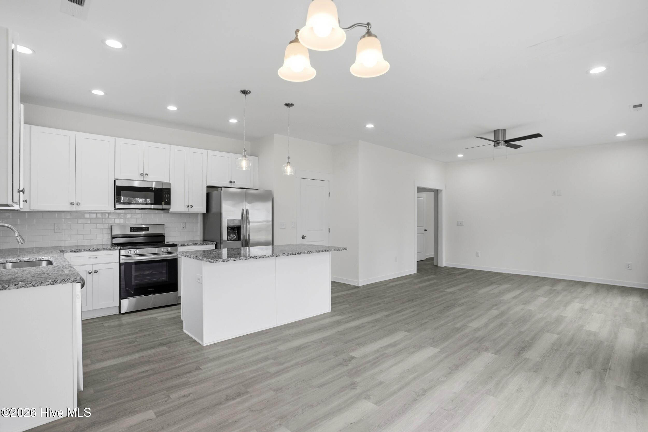 100558346 | Photo 20