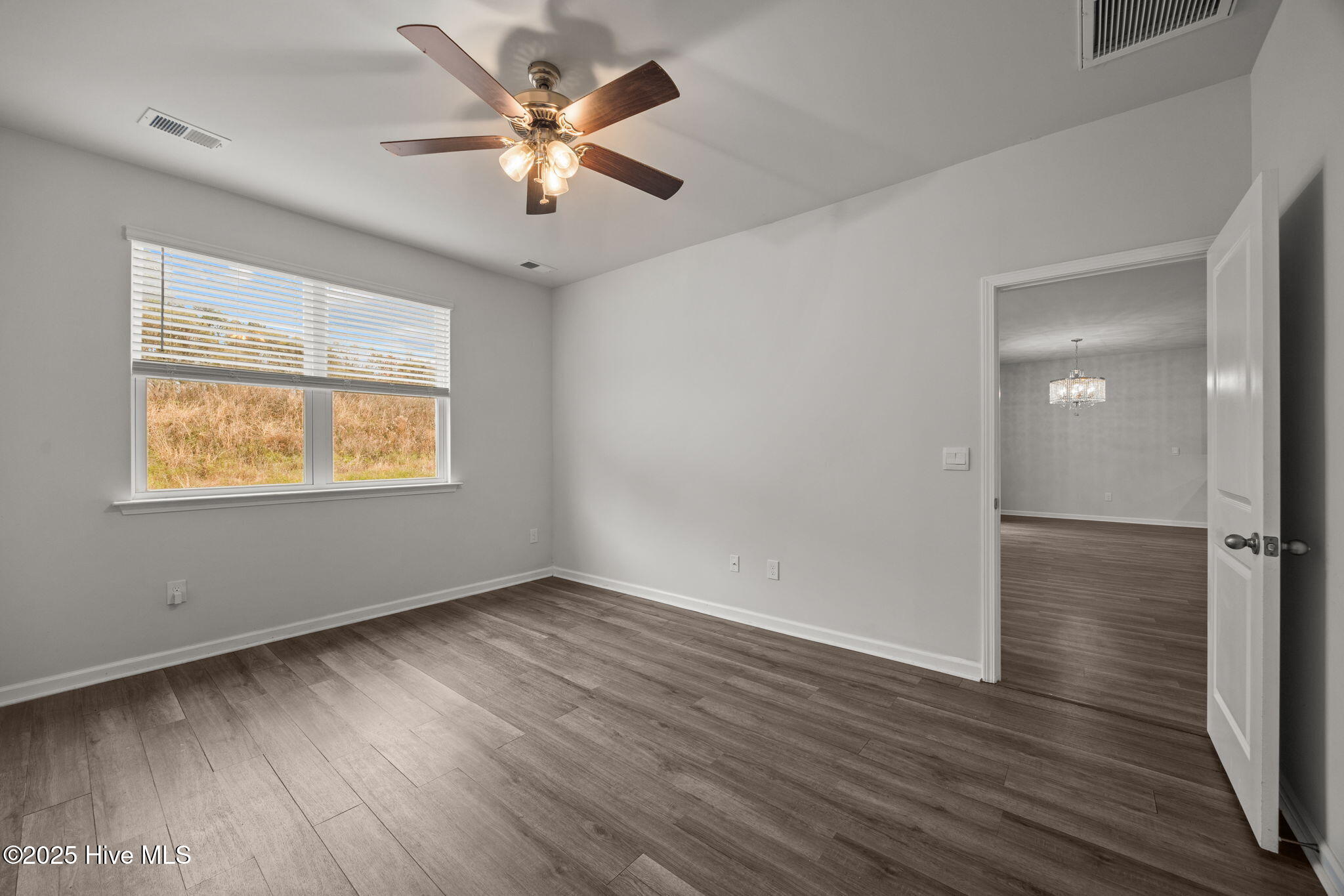 100546434 | Photo 18