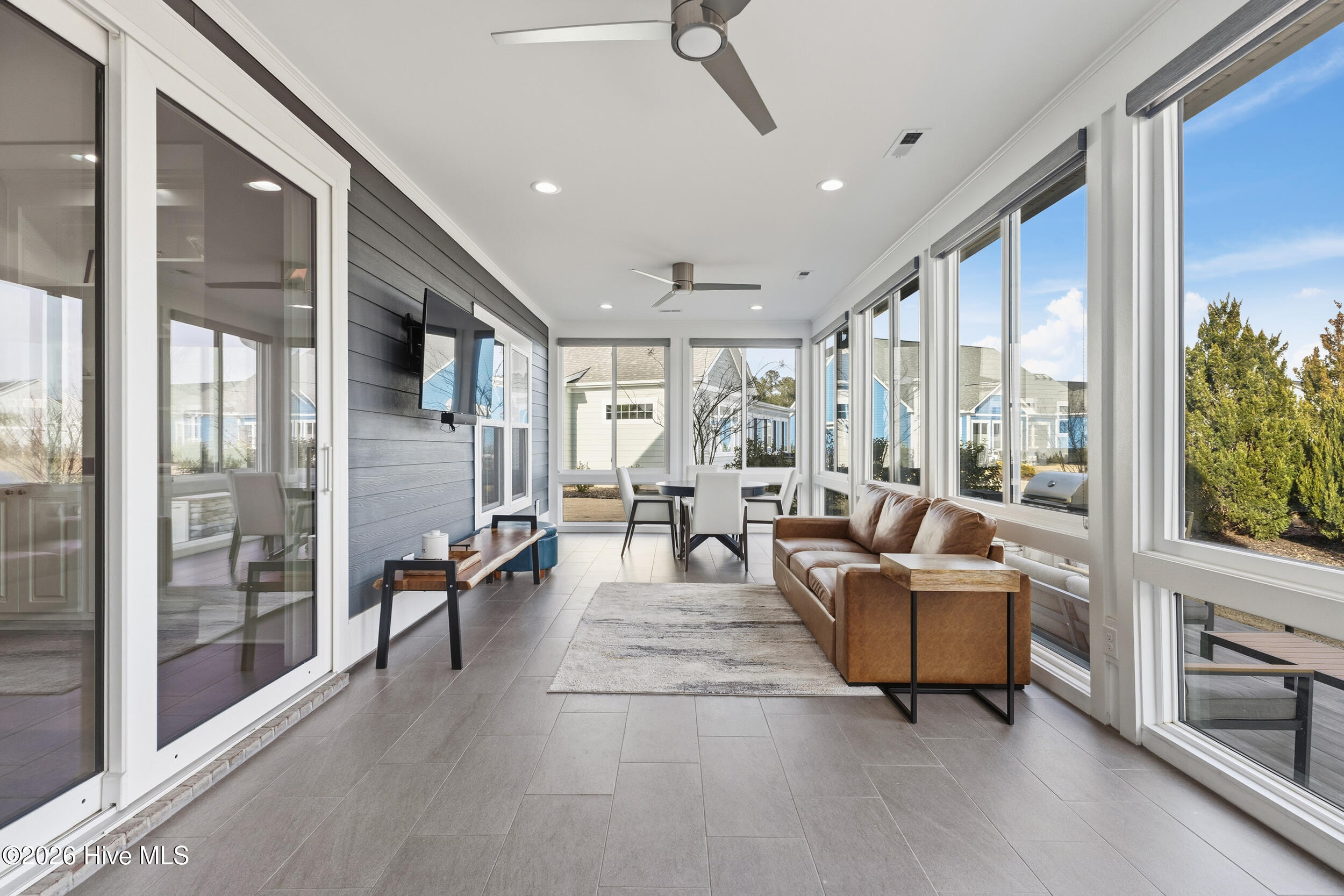 100550581 | Photo 14