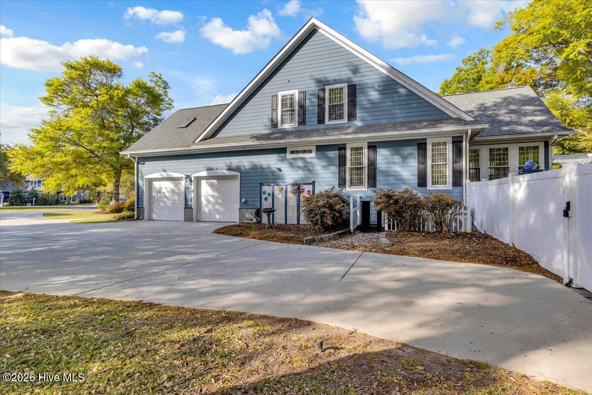 100567087 | Photo 81