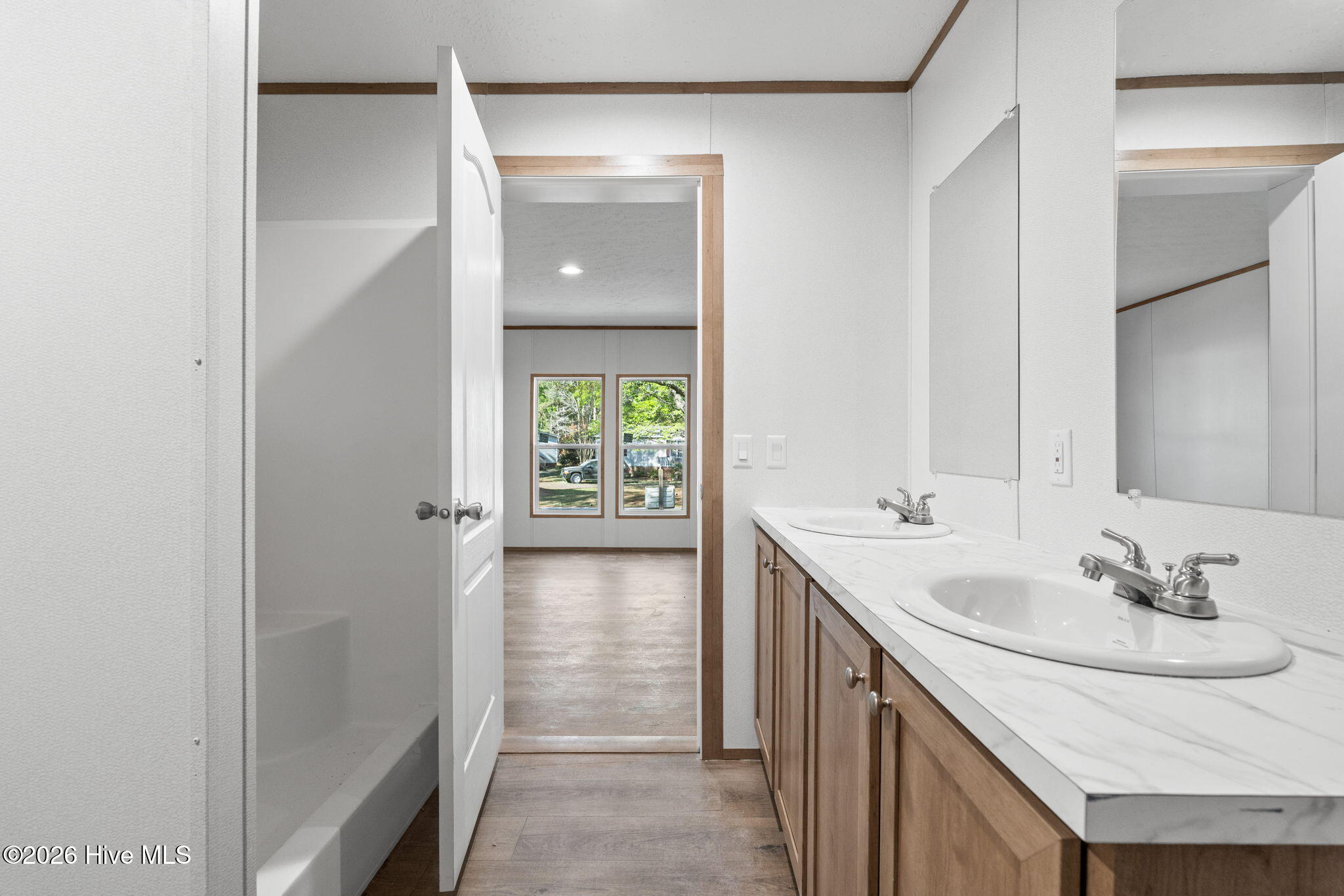 100569950 | Photo 14