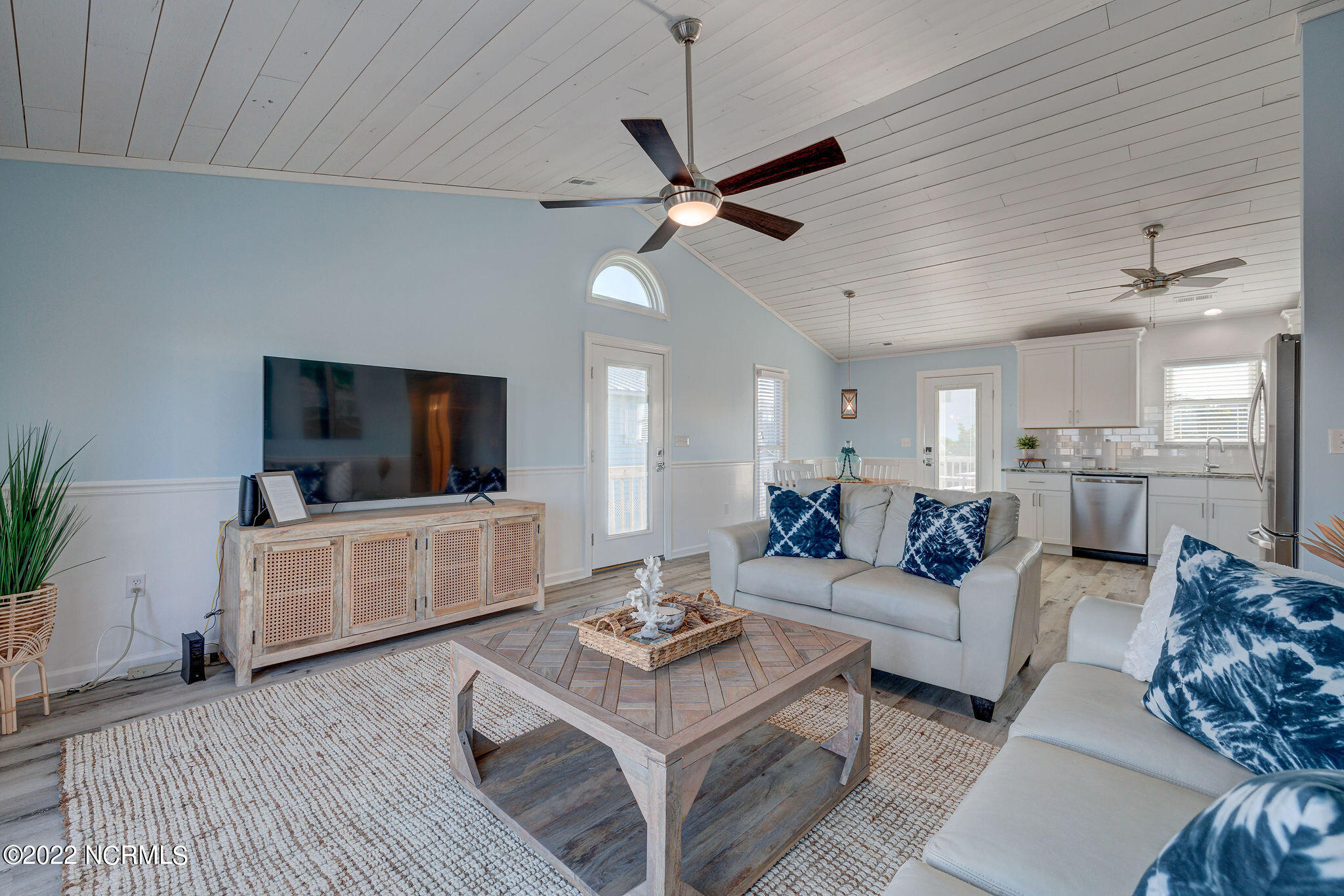 100542214 | Photo 15