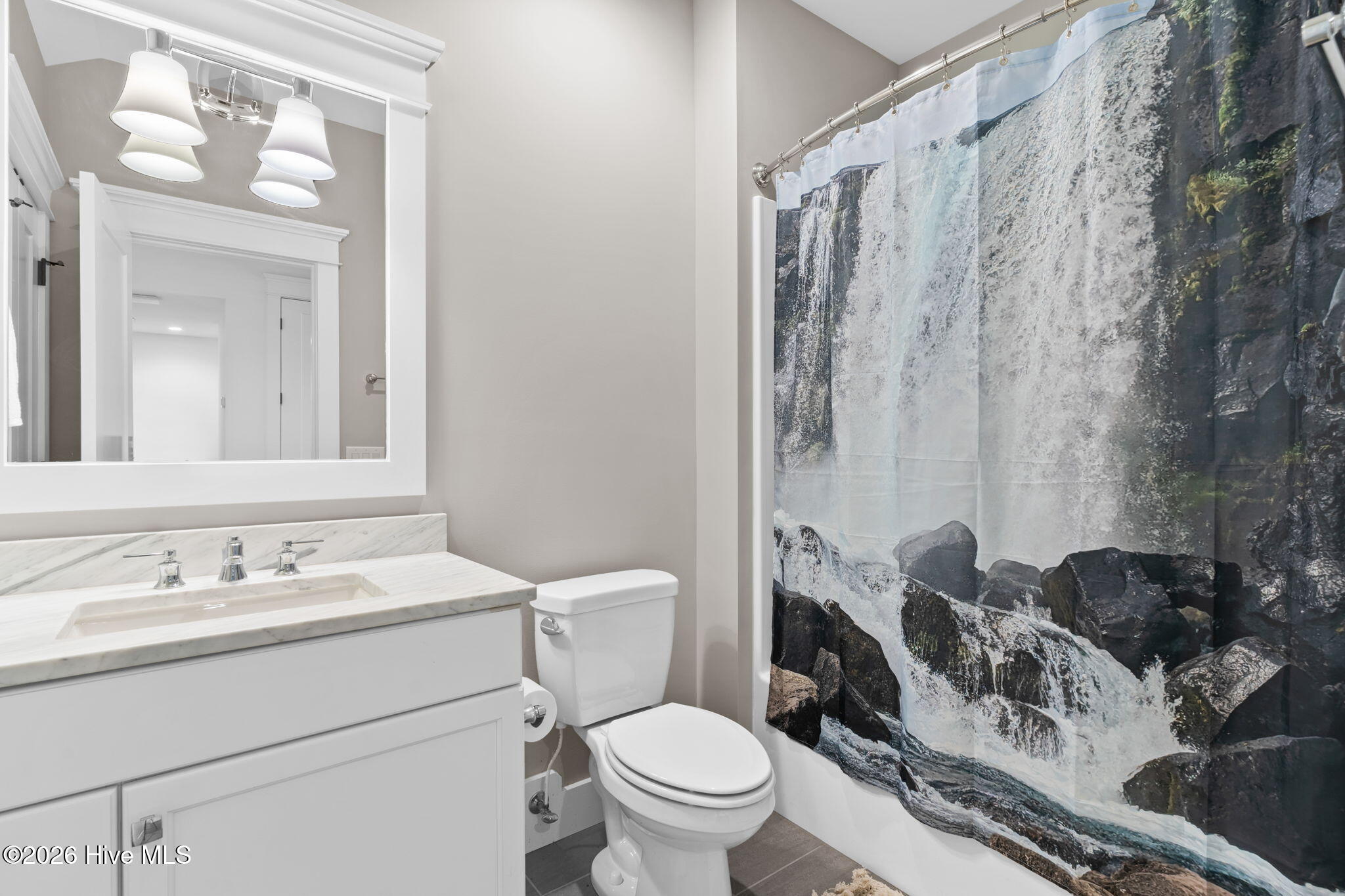 100569048 | Photo 25