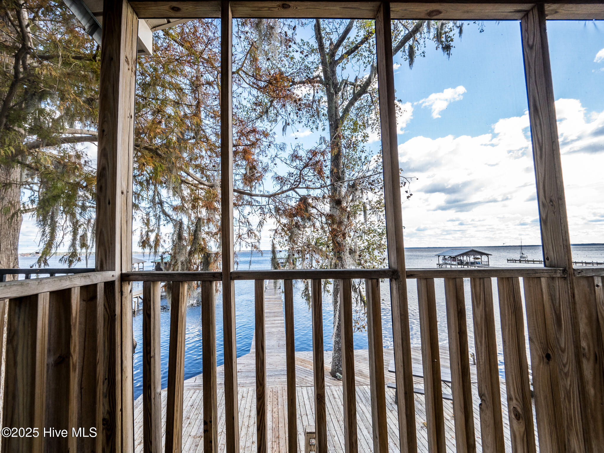 100560195 | Photo 42