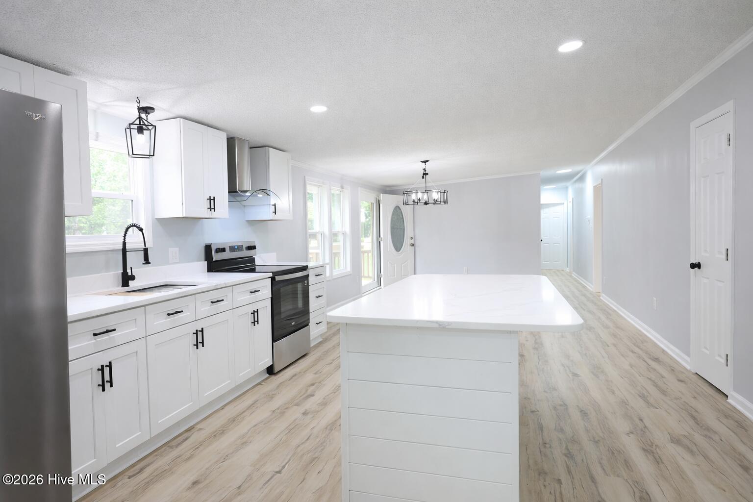 100567859 | Photo 17