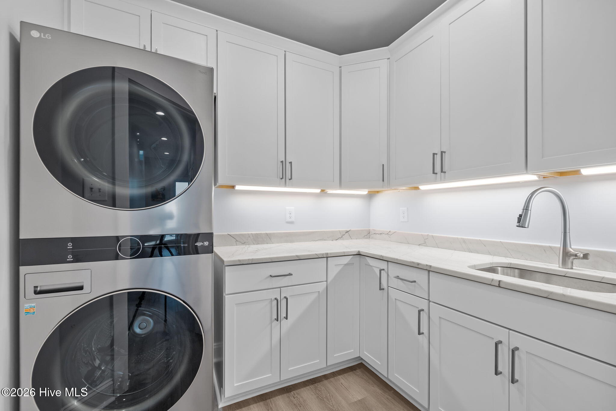 100551365 | Photo 34