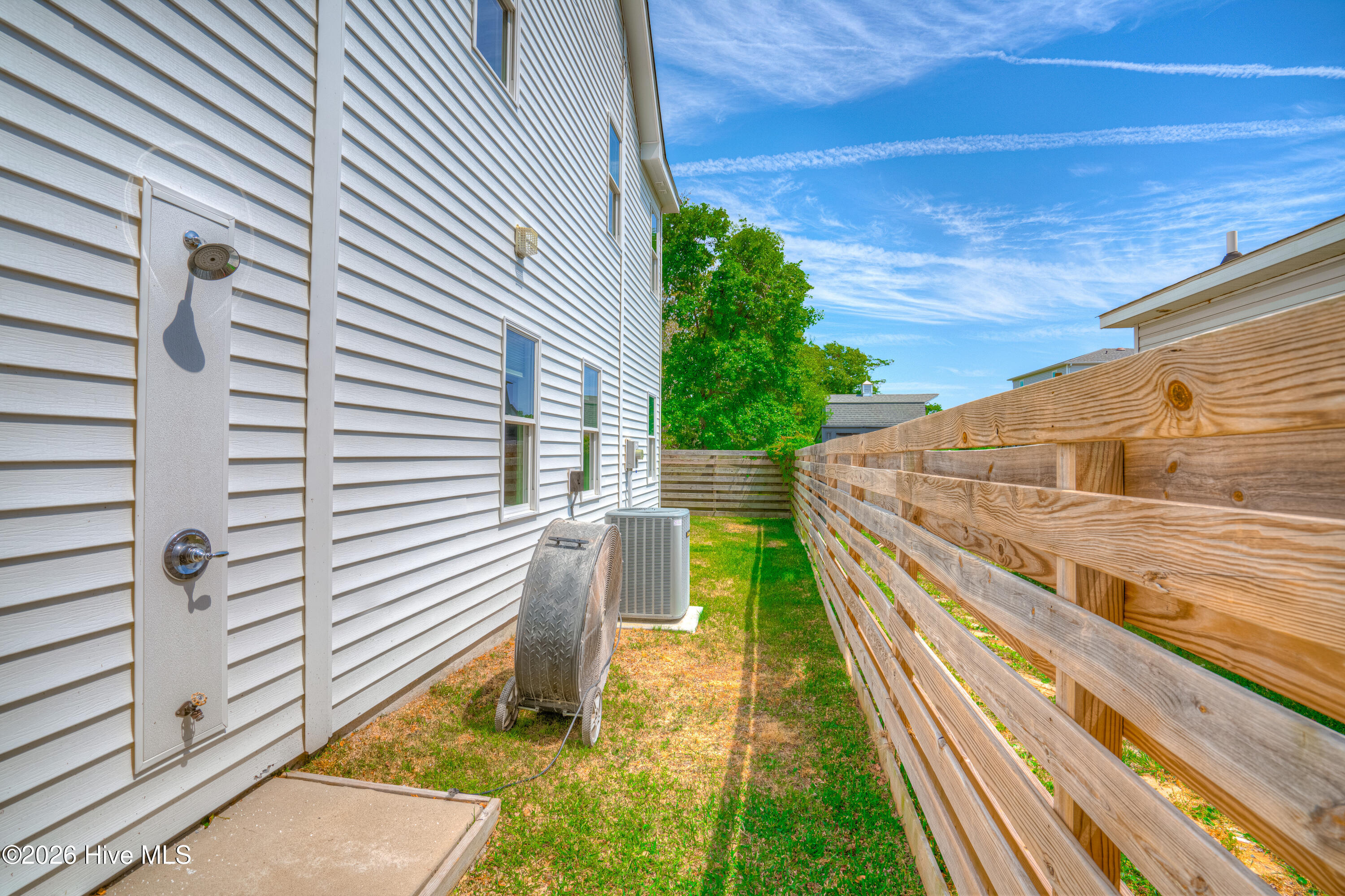 100569928 | Photo 27