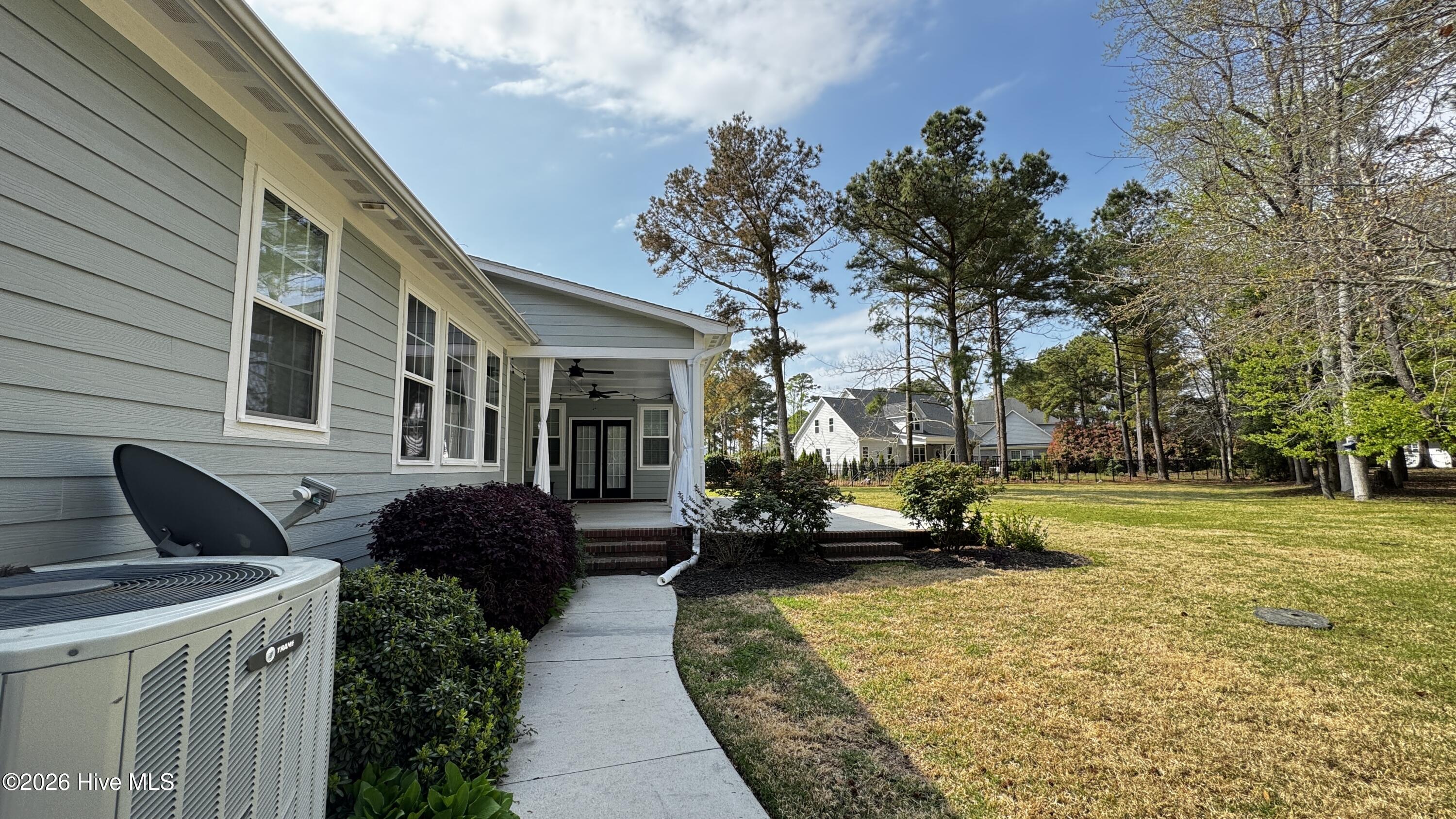 100565264 | Photo 41