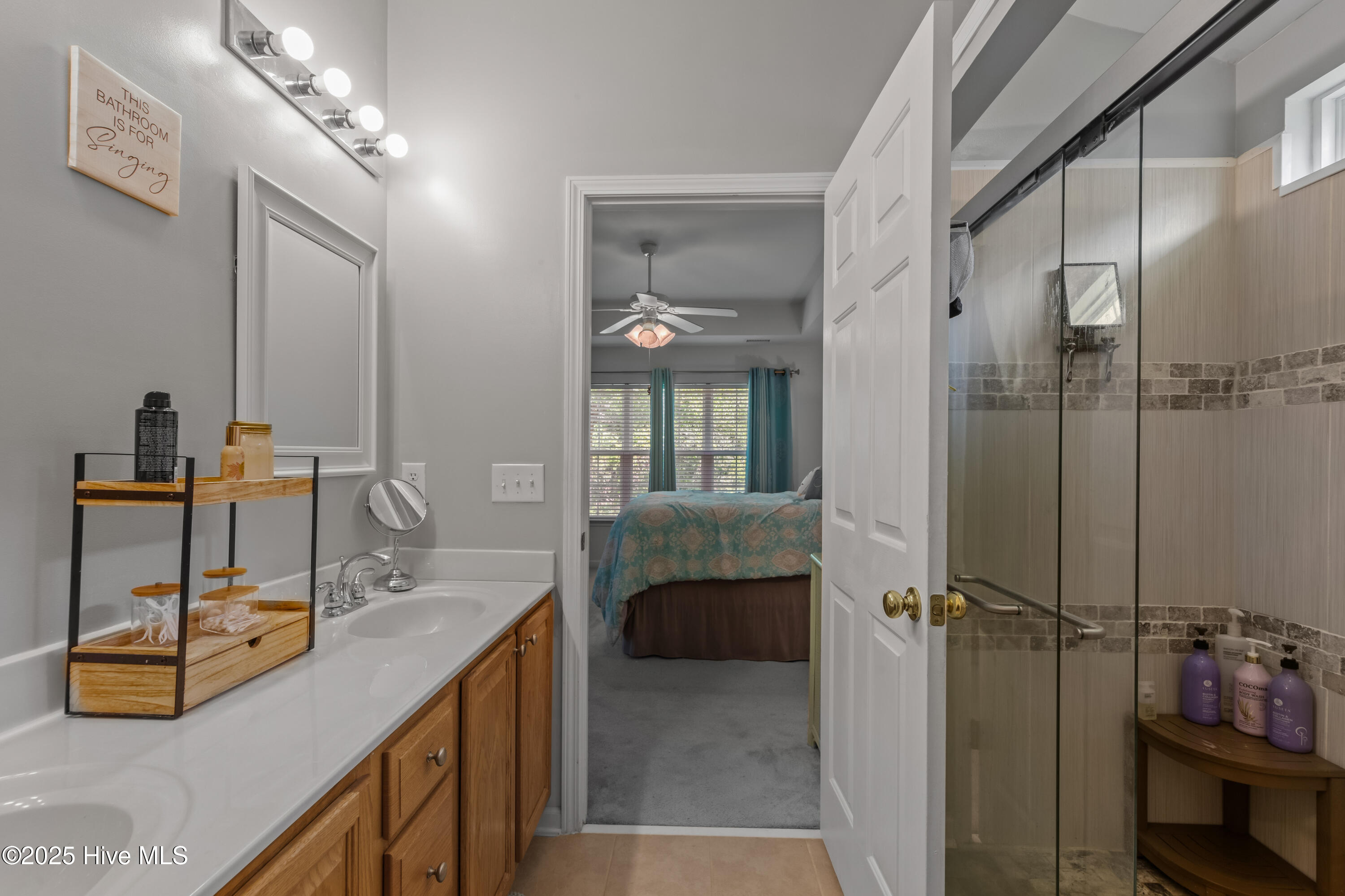 100502471 | Photo 35